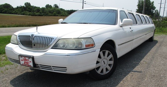 photo of 2004 Lincoln Town Car 