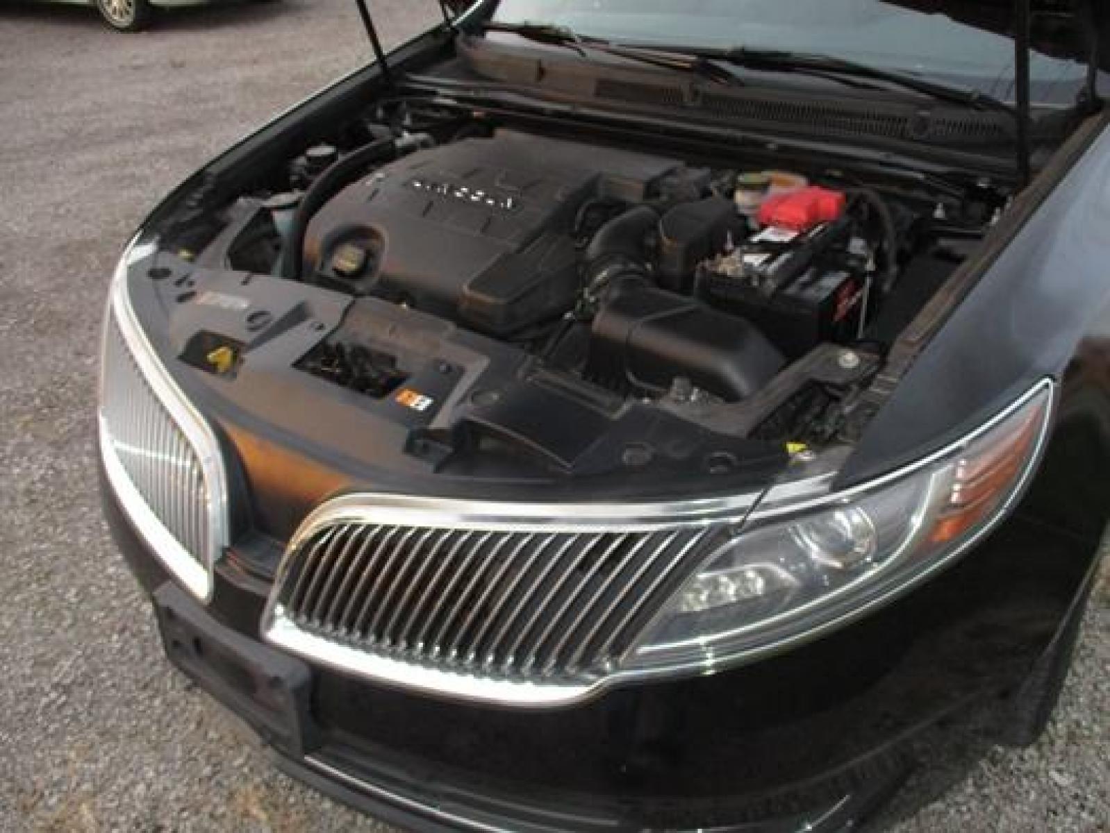 2014 Black /Black Lincoln MKS (1LNHL9EK3EG) with an 3.5L V6 DOHC 24V engine, 6-Speed Automatic transmission, located at 1725 US-68 N, Bellefontaine, OH, 43311, (937) 592-5466, 40.387783, -83.752388 - Photo #27