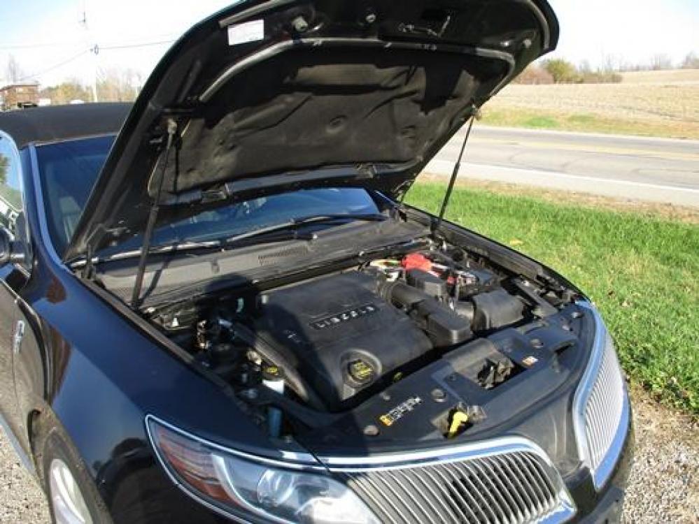 2014 Black /Black Lincoln MKS (1LNHL9EK7EG) with an 3.5L V6 DOHC 24V engine, 6-Speed Automatic transmission, located at 1725 US-68 N, Bellefontaine, OH, 43311, (937) 592-5466, 40.387783, -83.752388 - Photo #23