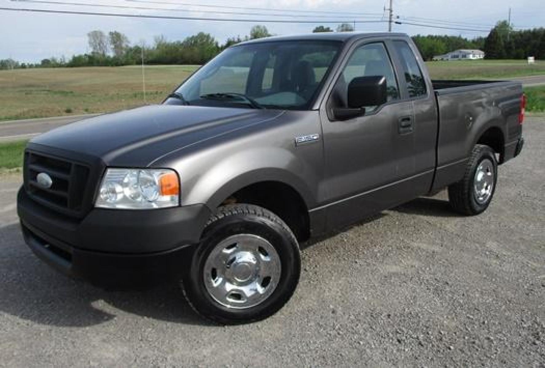 2008 Gray /Gray Ford F-150 (1FTRF12288K) with an 4.2L V6 OHV 12V engine, located at 1725 US-68 N, Bellefontaine, OH, 43311, (937) 592-5466, 40.387783, -83.752388 - 2008 FORD F150XL 2wd, V6, Auto, Gray-Gray, AM-FM-CD, PS, PB, Short Bed, Tow Package, 1 owner, High Miles, Well Maintained. Check out the You Tube Video https:--youtu.be-mJuyG_H7FIU - Photo #1