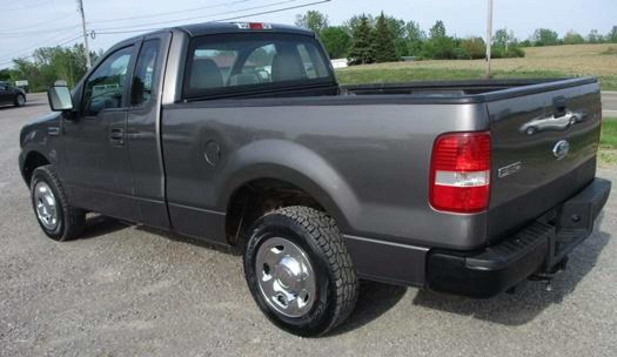 2008 Gray /Gray Ford F-150 (1FTRF12288K) with an 4.2L V6 OHV 12V engine, located at 1725 US-68 N, Bellefontaine, OH, 43311, (937) 592-5466, 40.387783, -83.752388 - 2008 FORD F150XL 2wd, V6, Auto, Gray-Gray, AM-FM-CD, PS, PB, Short Bed, Tow Package, 1 owner, High Miles, Well Maintained. Check out the You Tube Video https:--youtu.be-mJuyG_H7FIU - Photo #2