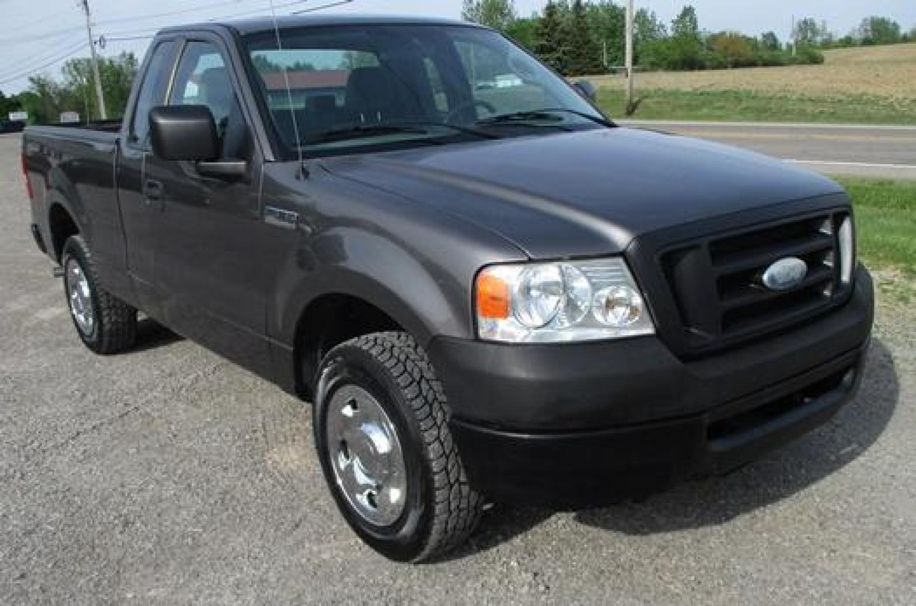 2008 Gray /Gray Ford F-150 (1FTRF12288K) with an 4.2L V6 OHV 12V engine, located at 1725 US-68 N, Bellefontaine, OH, 43311, (937) 592-5466, 40.387783, -83.752388 - 2008 FORD F150XL 2wd, V6, Auto, Gray-Gray, AM-FM-CD, PS, PB, Short Bed, Tow Package, 1 owner, High Miles, Well Maintained. Check out the You Tube Video https:--youtu.be-mJuyG_H7FIU - Photo #3
