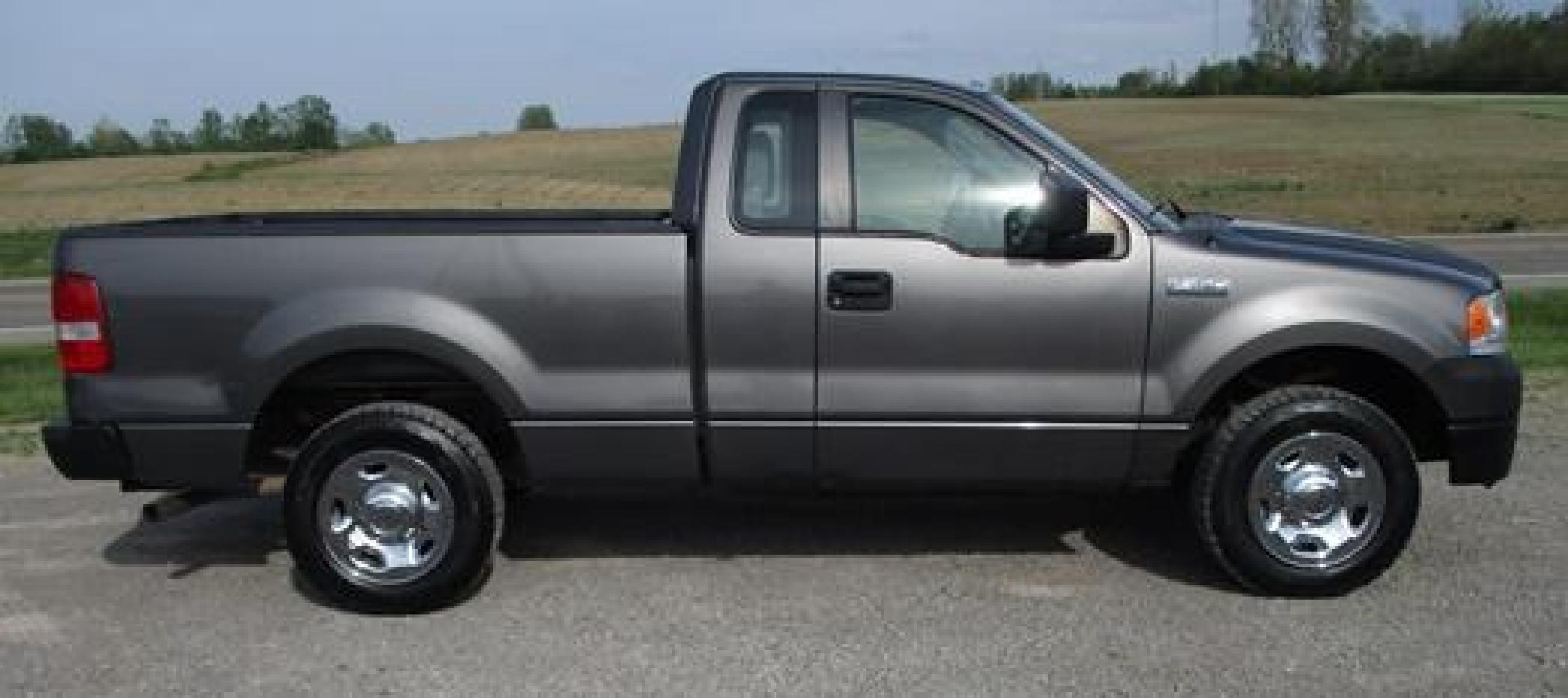 2008 Gray /Gray Ford F-150 (1FTRF12288K) with an 4.2L V6 OHV 12V engine, located at 1725 US-68 N, Bellefontaine, OH, 43311, (937) 592-5466, 40.387783, -83.752388 - 2008 FORD F150XL 2wd, V6, Auto, Gray-Gray, AM-FM-CD, PS, PB, Short Bed, Tow Package, 1 owner, High Miles, Well Maintained. Check out the You Tube Video https:--youtu.be-mJuyG_H7FIU - Photo #5