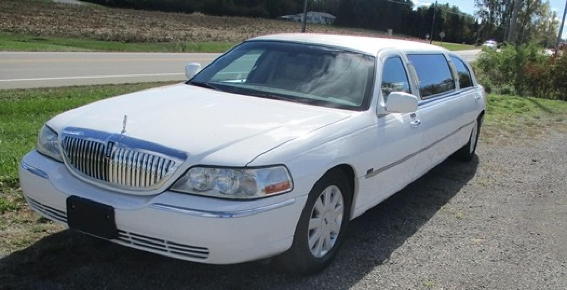 2006 White /Tan Lincoln Town Car Executive Limo (1L1FM88W66Y) with an 4.6L V8 SOHC 16V engine, 4-Speed Automatic transmission, located at 1725 US-68 N, Bellefontaine, OH, 43311, (937) 592-5466, 40.387783, -83.752388 - 2006 LINCOLN 70” STRETCH/TIFFANY, White/Tan, Elec Divider, Twin Bars w/glassware, AM/FM/CD/DVD/MP3, Flat Screen, Mirrored ceiling, New Tires, 