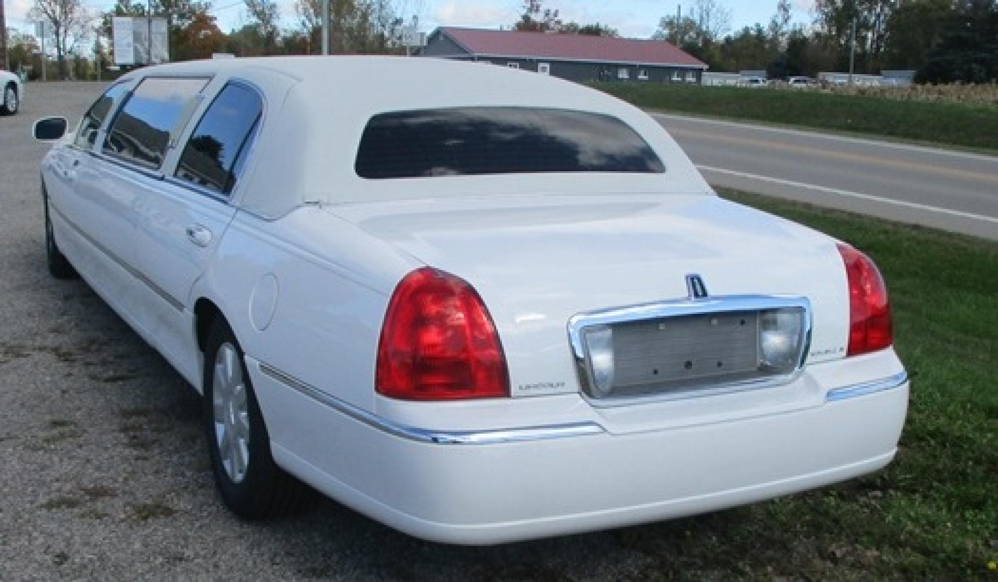 2006 White /Tan Lincoln Town Car Executive Limo (1L1FM88W66Y) with an 4.6L V8 SOHC 16V engine, 4-Speed Automatic transmission, located at 1725 US-68 N, Bellefontaine, OH, 43311, (937) 592-5466, 40.387783, -83.752388 - 2006 LINCOLN 70” STRETCH/TIFFANY, White/Tan, Elec Divider, Twin Bars w/glassware, AM/FM/CD/DVD/MP3, Flat Screen, Mirrored ceiling, New Tires, "Low Miles". - Photo #1