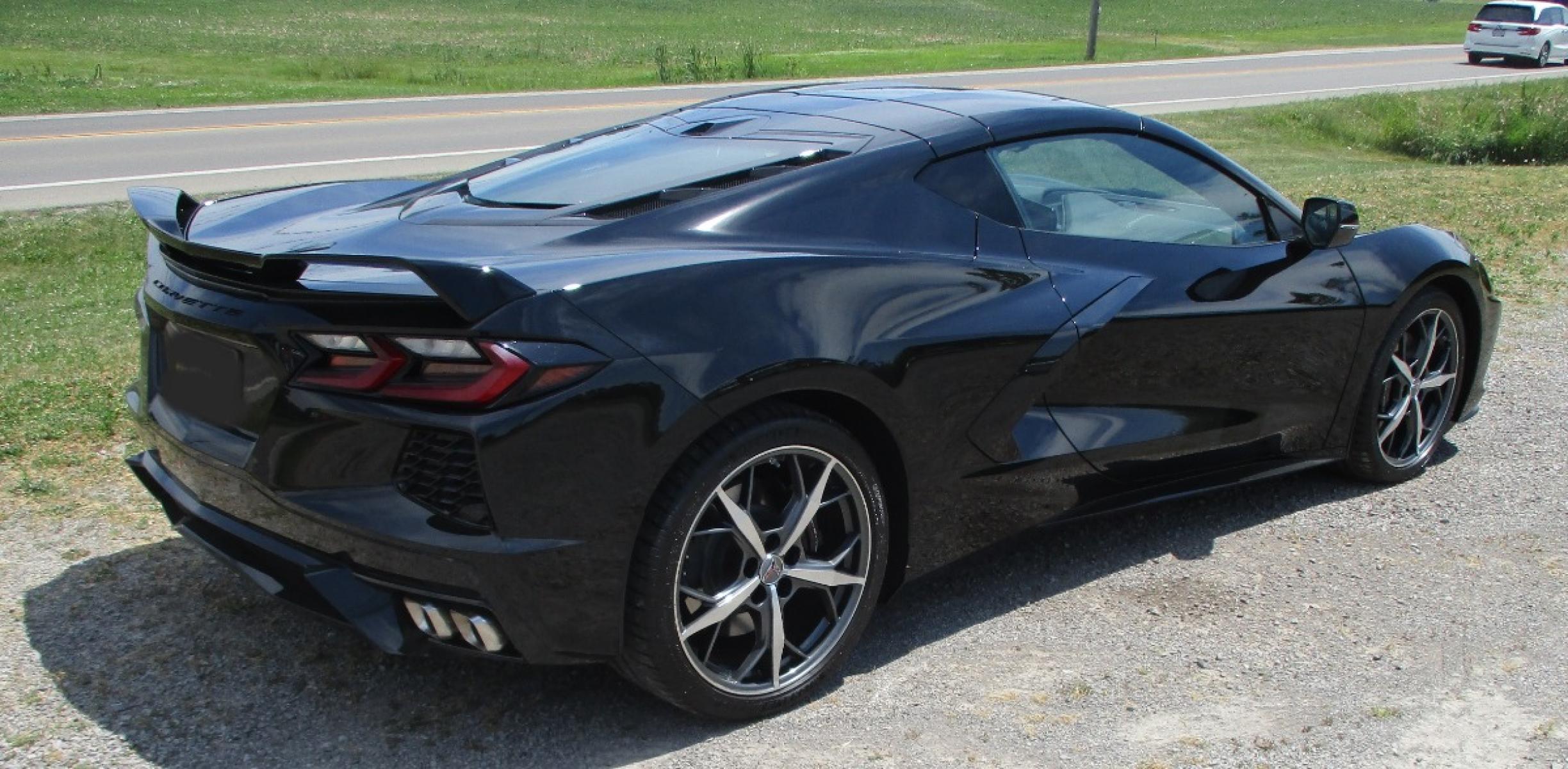 2022 Black /Black Chevrolet Corvette Z51 (1G1YB2D49N5) with an 6.2L V8 engine, 8-speed Automatic transmission, located at 1725 US-68 N, Bellefontaine, OH, 43311, (937) 592-5466, 40.387783, -83.752388 - 2022 CHEVROLET CORVETTE “Z51” 2LT, 6.2L V8, 8 spd-Auto, Front Lift, Black/Black Lth Int., Apple Car Play/Android, AM/FM/CD/NAVI/BLUETOOTH, PS W/Cruise, PB, PW, PL, PM, Front Lift, dual mode exhaust, 5 spoke Machined-face Sterling Silver Alum Wheels, less than 100 1 owner garage kept miles - Photo #5