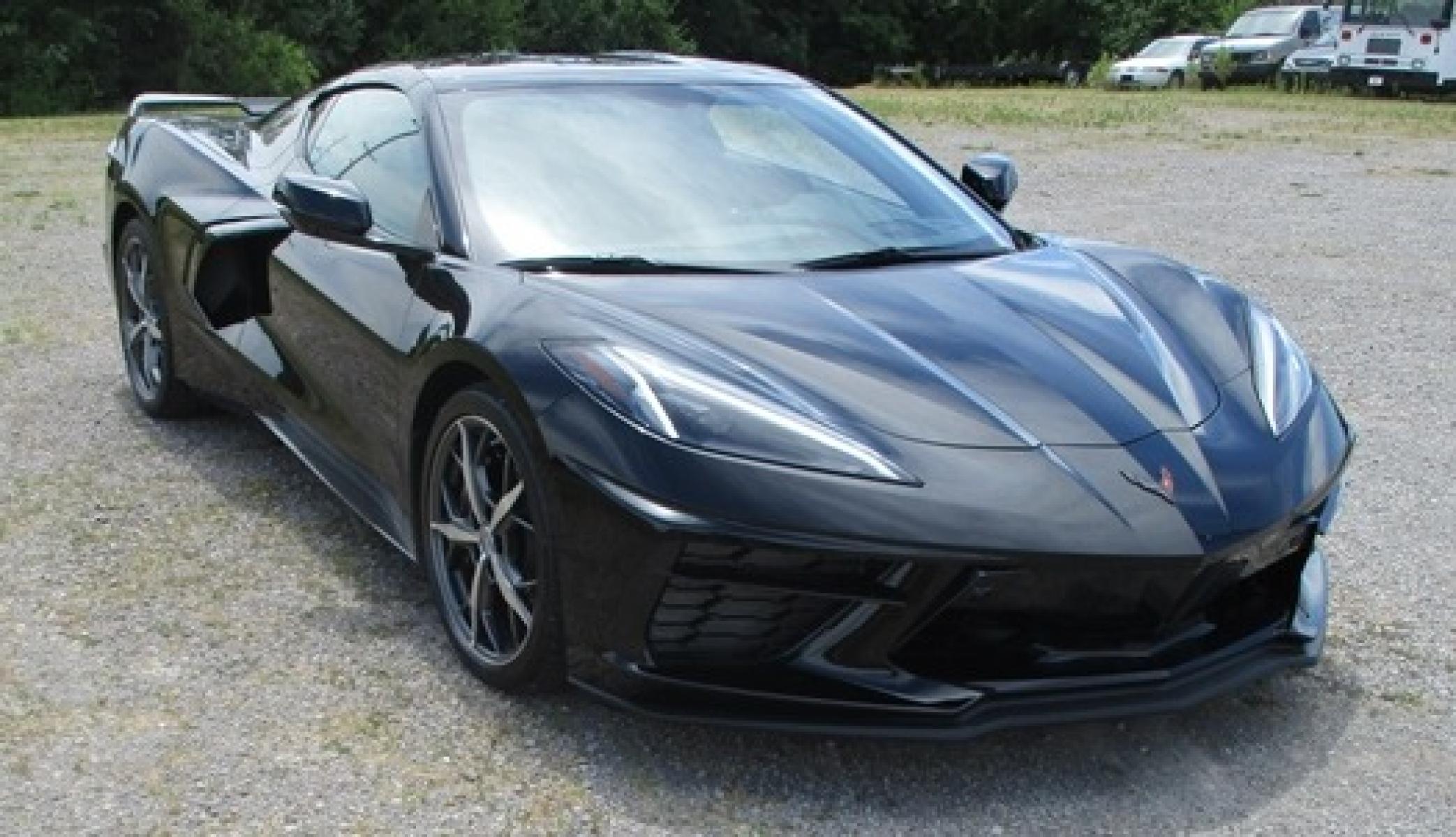 2022 Black /Black Chevrolet Corvette Z51 (1G1YB2D49N5) with an 6.2L V8 engine, 8-speed Automatic transmission, located at 1725 US-68 N, Bellefontaine, OH, 43311, (937) 592-5466, 40.387783, -83.752388 - 2022 CHEVROLET CORVETTE “Z51” 2LT, 6.2L V8, 8 spd-Auto, Front Lift, Black/Black Lth Int., Apple Car Play/Android, AM/FM/CD/NAVI/BLUETOOTH, PS W/Cruise, PB, PW, PL, PM, Front Lift, dual mode exhaust, 5 spoke Machined-face Sterling Silver Alum Wheels, less than 100 1 owner garage kept miles - Photo #2
