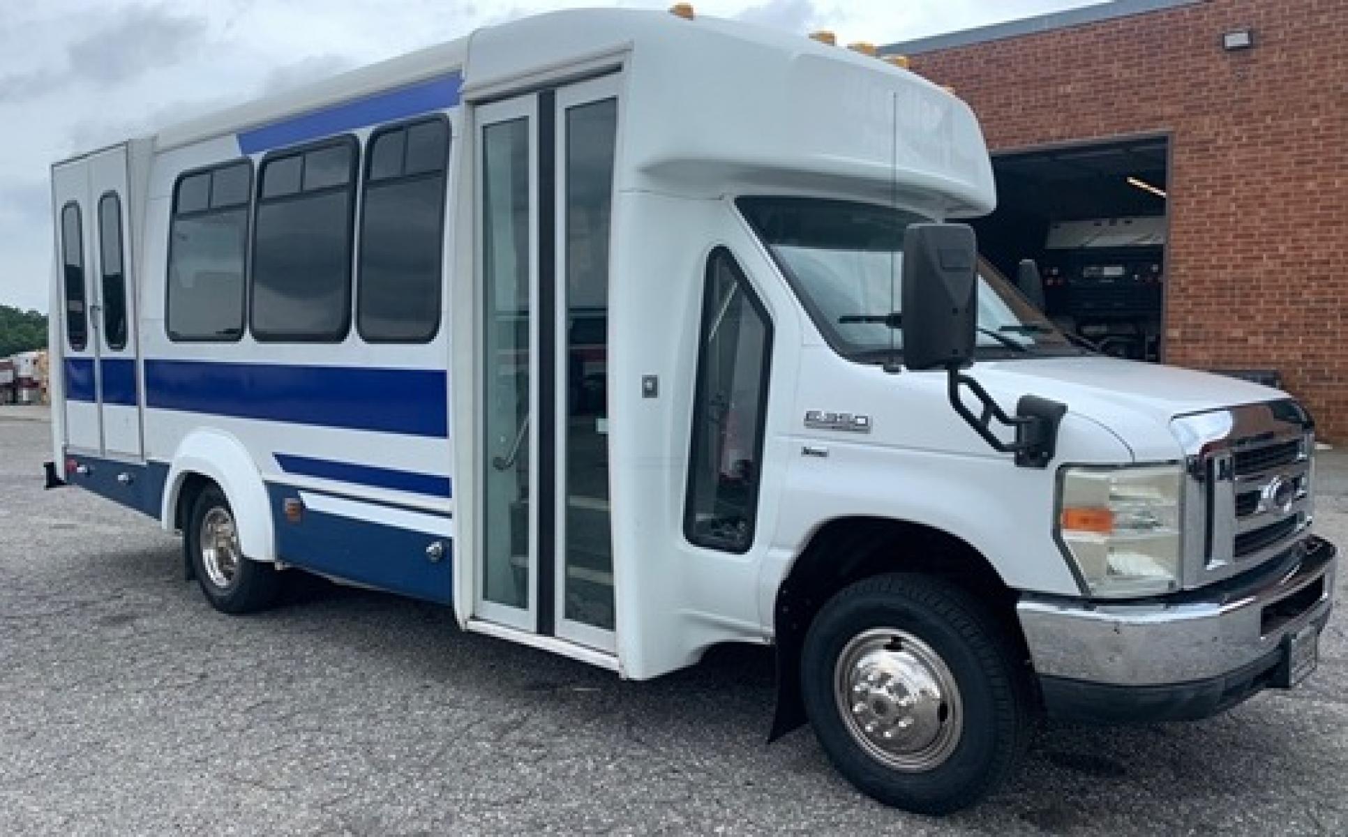 2009 White Ford E350 with an V8 engine, Auto transmission, 0.000000, 0.000000 - 2009 Ford E-350 Elkhart Conversion,- 5.4L V8 Gas Engine - Automatic Trans - Electric Entrance Door - 14 Passengers & Driver - 12 + 1 Wheelchair - High Back Seats - Retractable Seat Belts - Stainless Wheel Simulators - Front and Rear A/C - Handicap Lift - Photo #0