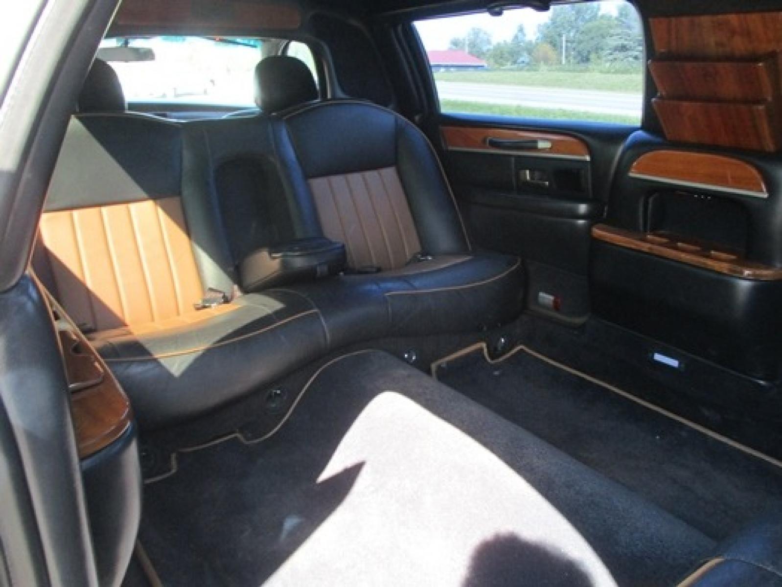 2007 Gold /Black/Tan Lincoln Town Car Executive Limo (1L1FM88W57Y) with an 4.6L V8 SOHC 16V engine, 4-Speed Automatic transmission, located at 1725 US-68 N, Bellefontaine, OH, 43311, (937) 592-5466, 40.387783, -83.752388 - 2007 LINCOLN 70” “5Dr STRETCH/KRYSTAL, Aztec Gold/black/tan leather int., AM/FM/CD, electric divider, Burl interior trim w/cup holders, magazine rack, etc., Alloy Wheels, Dual Alternators. - Photo #7
