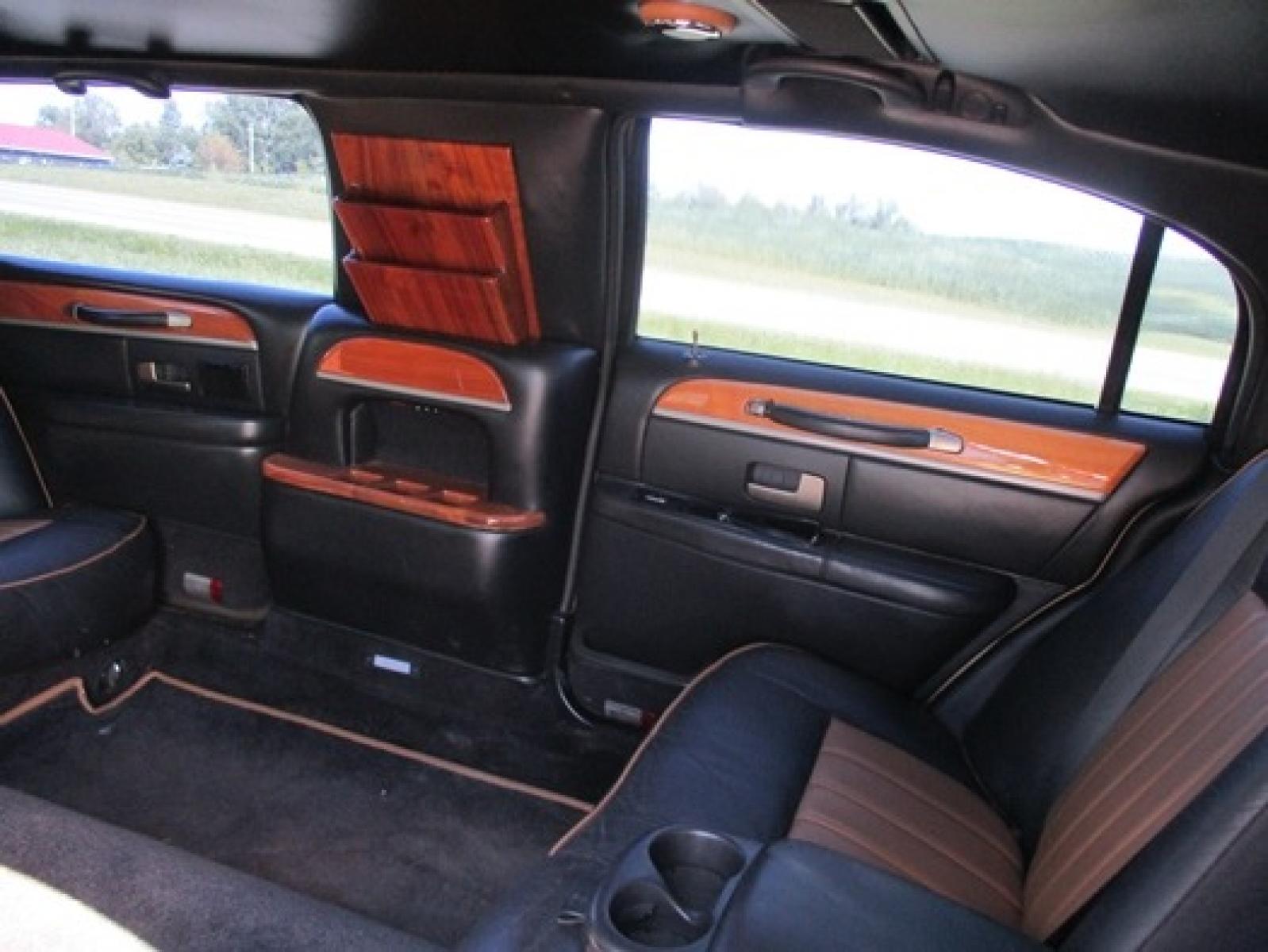 2007 Gold /Black/Tan Lincoln Town Car Executive Limo (1L1FM88W57Y) with an 4.6L V8 SOHC 16V engine, 4-Speed Automatic transmission, located at 1725 US-68 N, Bellefontaine, OH, 43311, (937) 592-5466, 40.387783, -83.752388 - 2007 LINCOLN 70” “5Dr STRETCH/KRYSTAL, Aztec Gold/black/tan leather int., AM/FM/CD, electric divider, Burl interior trim w/cup holders, magazine rack, etc., Alloy Wheels, Dual Alternators. - Photo #9