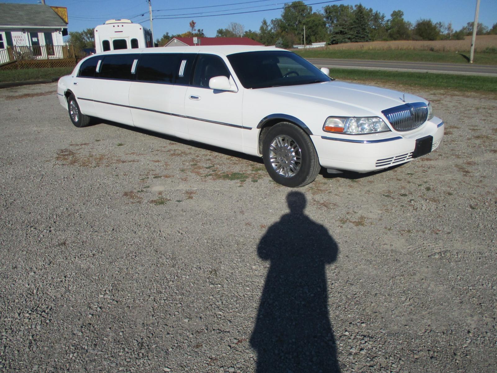 2003 White /Black Lincoln Town Car Limousine (1L1FM81W33Y) with an 4.6L V8 SOHC 16V engine, 4-Speed Automatic Overdrive transmission, located at 1725 US-68 N, Bellefontaine, OH, 43311, (937) 592-5466, 40.387783, -83.752388 - 2003 LINCOLN 120” “5dr” SUPER STRETCH/DA BRYAN, White/Black Lth. J Seat Int., AM/FM/CD/DVD/TV’S, Deluxe Wood Bar w/Champ/Ice Buckets & glassware, Front/Rear AC/Heat, Electric divider, Mood Lights, Chrome wheels w/new Tires. - Photo #0