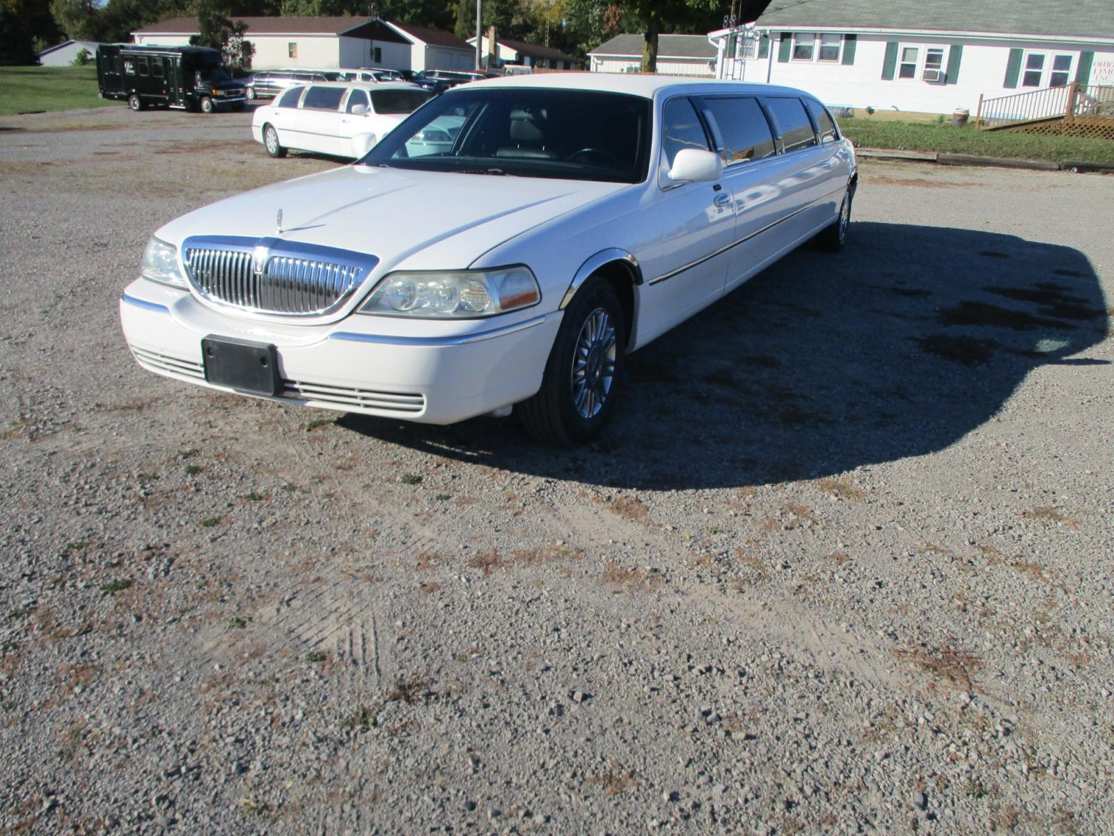 2003 White /Black Lincoln Town Car Limousine (1L1FM81W33Y) with an 4.6L V8 SOHC 16V engine, 4-Speed Automatic Overdrive transmission, located at 1725 US-68 N, Bellefontaine, OH, 43311, (937) 592-5466, 40.387783, -83.752388 - 2003 LINCOLN 120” “5dr” SUPER STRETCH/DA BRYAN, White/Black Lth. J Seat Int., AM/FM/CD/DVD/TV’S, Deluxe Wood Bar w/Champ/Ice Buckets & glassware, Front/Rear AC/Heat, Electric divider, Mood Lights, Chrome wheels w/new Tires. - Photo #6