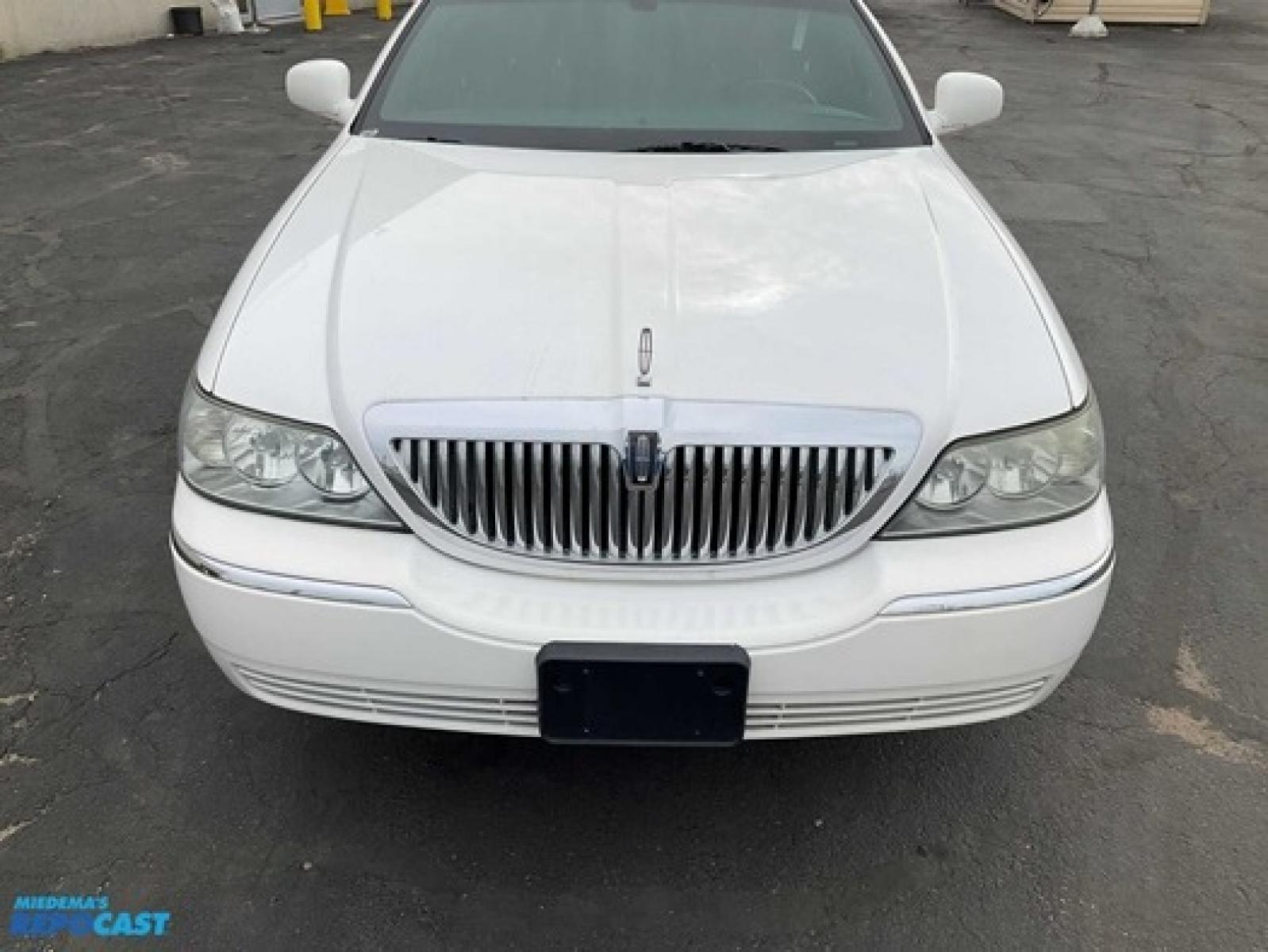 2003 White /Black Lincoln Town Car Limousine (1L1FM81W33Y) with an 4.6L V8 SOHC 16V engine, 4-Speed Automatic Overdrive transmission, located at 1725 US-68 N, Bellefontaine, OH, 43311, (937) 592-5466, 40.387783, -83.752388 - 2003 LINCOLN 120” “5dr” SUPER STRETCH/DA BRYAN, White/Black Lth. J Seat Int., AM/FM/CD/DVD/TV’S, Deluxe Wood Bar w/Champ/Ice Buckets & glassware, Front/Rear AC/Heat, Electric divider, Mood Lights, Chrome wheels w/new Tires. - Photo #7