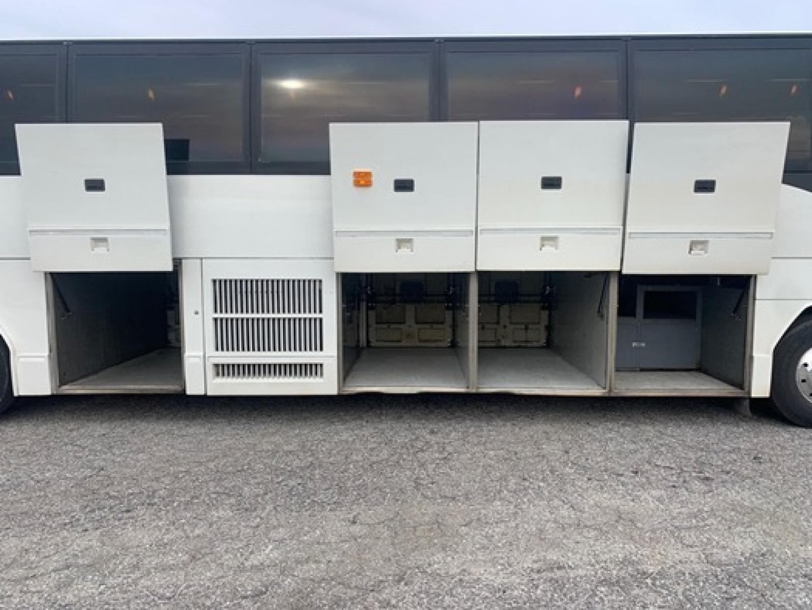 1995 White Prevost HS-45 with an Diesel engine, Allison transmission, 0.000000, 0.000000 - 1995 PREVOST HS-45 - Series 60 Detroit Diesel - Allison Automatic Transmission - 45' - Alloy Wheels - 56 Passengers - Enclosed Parcel Racks - 3 Flat Screens and DVD - Restroom - One Owner - Southern Coach Approx 1.1mil recent motor trans change. - Photo #9