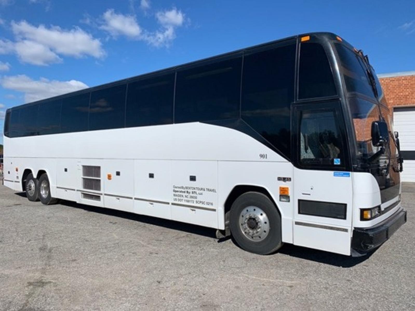 2001 White /Multi Prevost HS-45 with an Detroit Diesel Series 60 engine, Allison transmission, 0.000000, 0.000000 - Photo #0