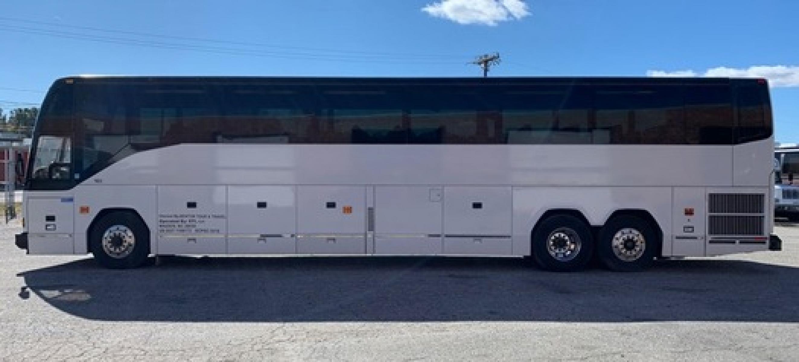 2001 White /Multi Prevost HS-45 with an Detroit Diesel Series 60 engine, Allison transmission, 0.000000, 0.000000 - Photo #4