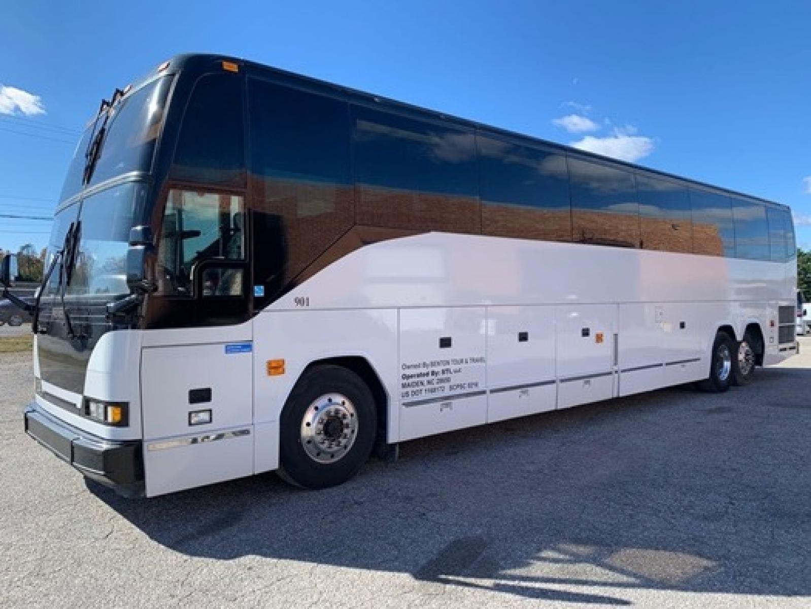 2001 White /Multi Prevost HS-45 with an Detroit Diesel Series 60 engine, Allison transmission, 0.000000, 0.000000 - Photo #5