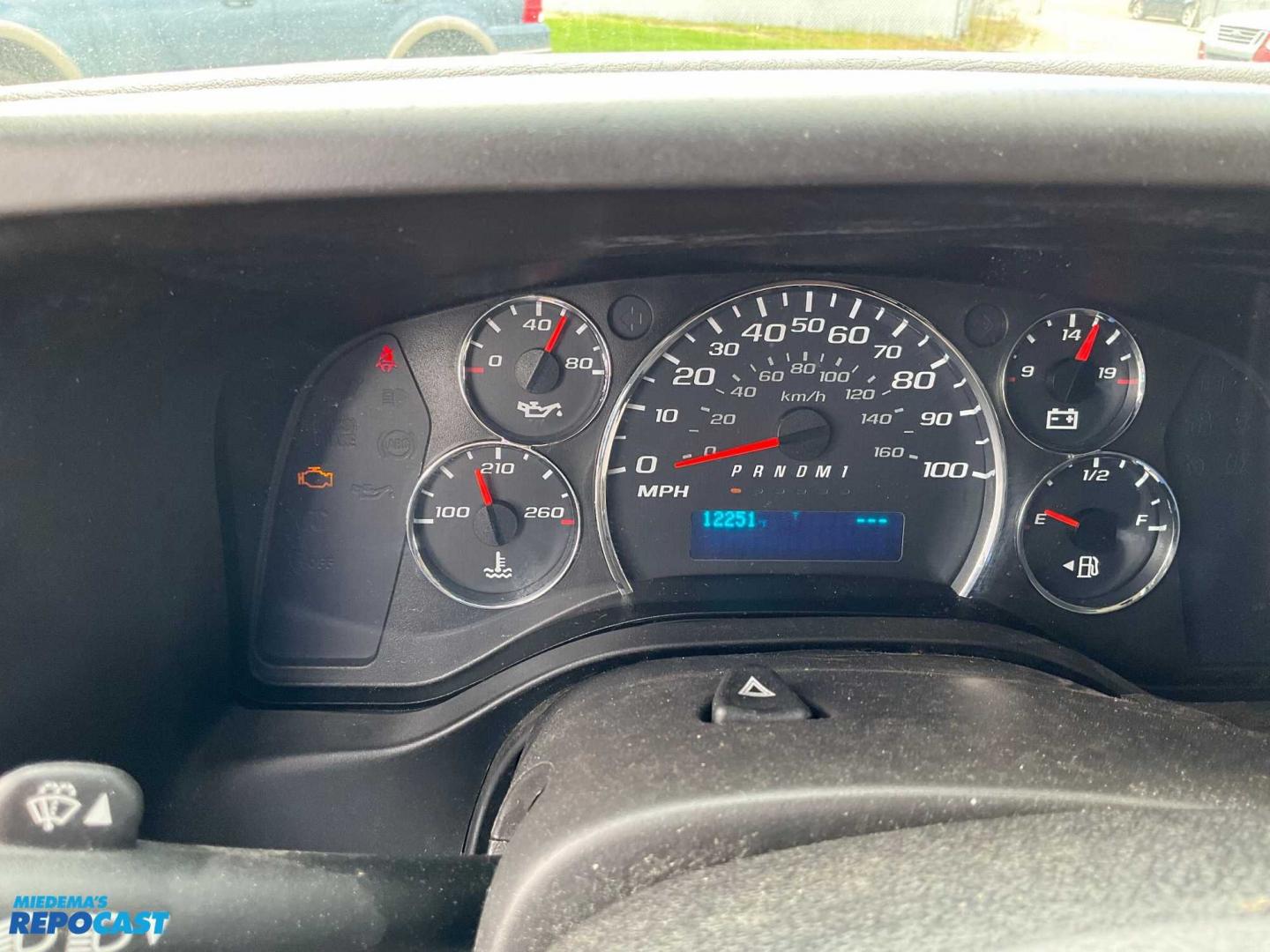 2018 White /Gray Chevrolet 2500 (1GCWGBFP7J1) with an V6 engine, Automatic transmission, located at 1725 US-68 N, Bellefontaine, OH, 43311, (937) 592-5466, 40.387783, -83.752388 - Photo#17