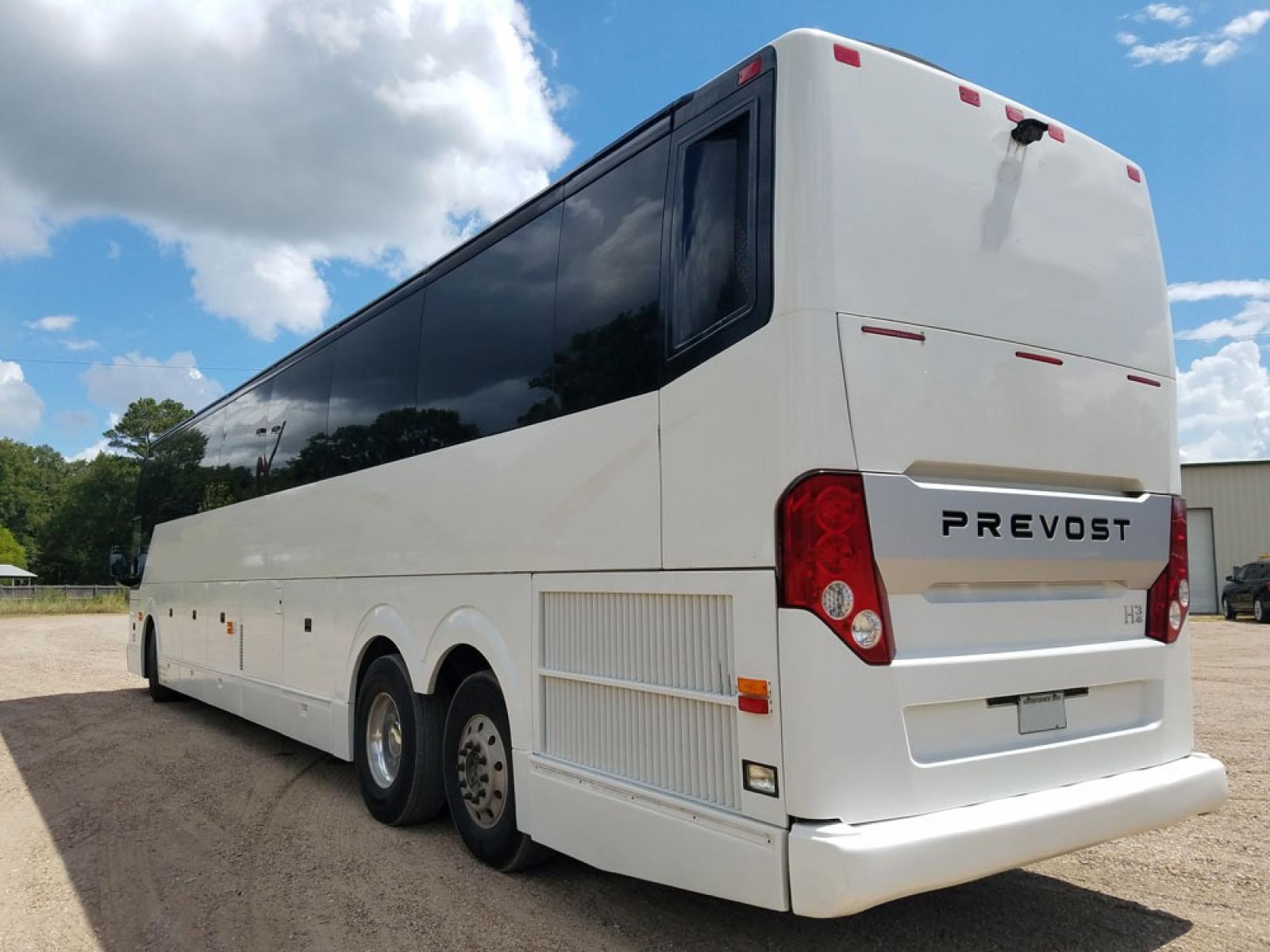2012 Prevost HS-45 with an VOLVO d-13 engine, Allison transmission, located at 1725 US-68 N, Bellefontaine, OH, 43311, (937) 592-5466, 40.387783, -83.752388 - 2012 Prevost H3-45 – Volvo D-13 Diesel Engine - Allison B-500 Transmission - 45' - 56 Passengers - Alloy Wheels - Enclosed Parcel Racks - Monitors and DVD – Satellite - 110V Outlets - Photo #2
