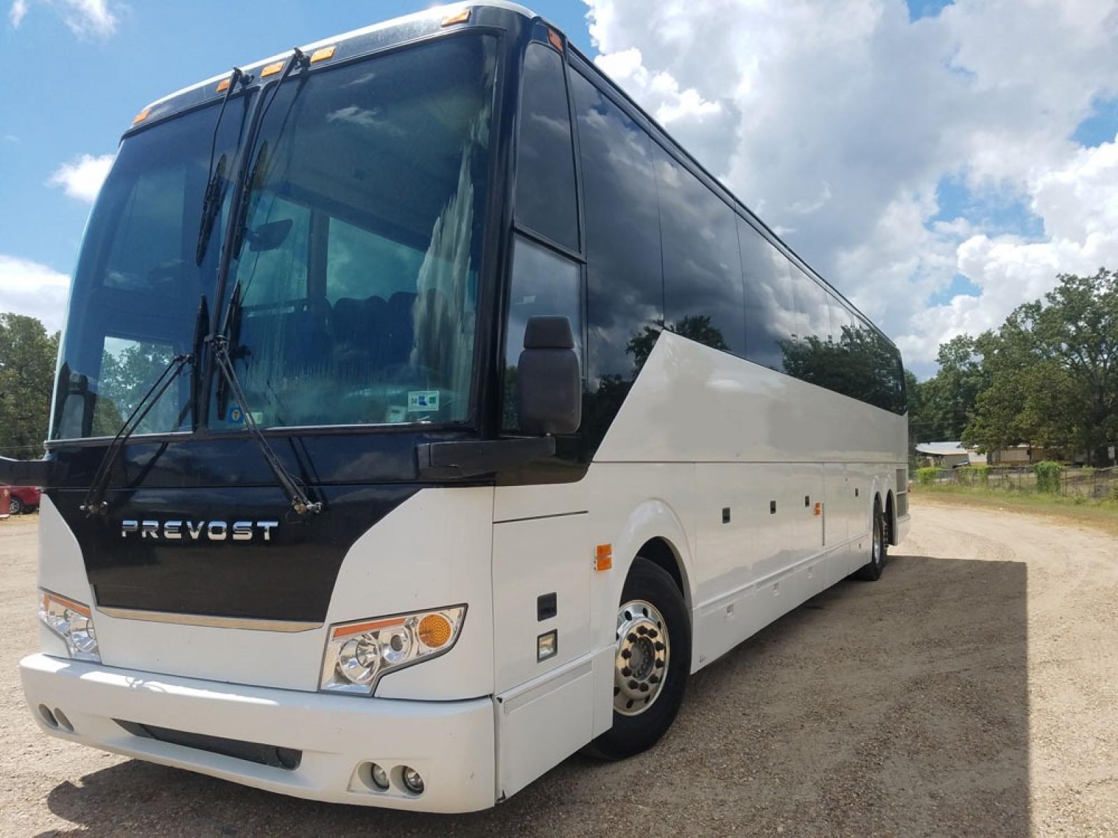 2012 Prevost HS-45 with an VOLVO d-13 engine, Allison transmission, located at 1725 US-68 N, Bellefontaine, OH, 43311, (937) 592-5466, 40.387783, -83.752388 - 2012 Prevost H3-45 – Volvo D-13 Diesel Engine - Allison B-500 Transmission - 45' - 56 Passengers - Alloy Wheels - Enclosed Parcel Racks - Monitors and DVD – Satellite - 110V Outlets - Photo #3
