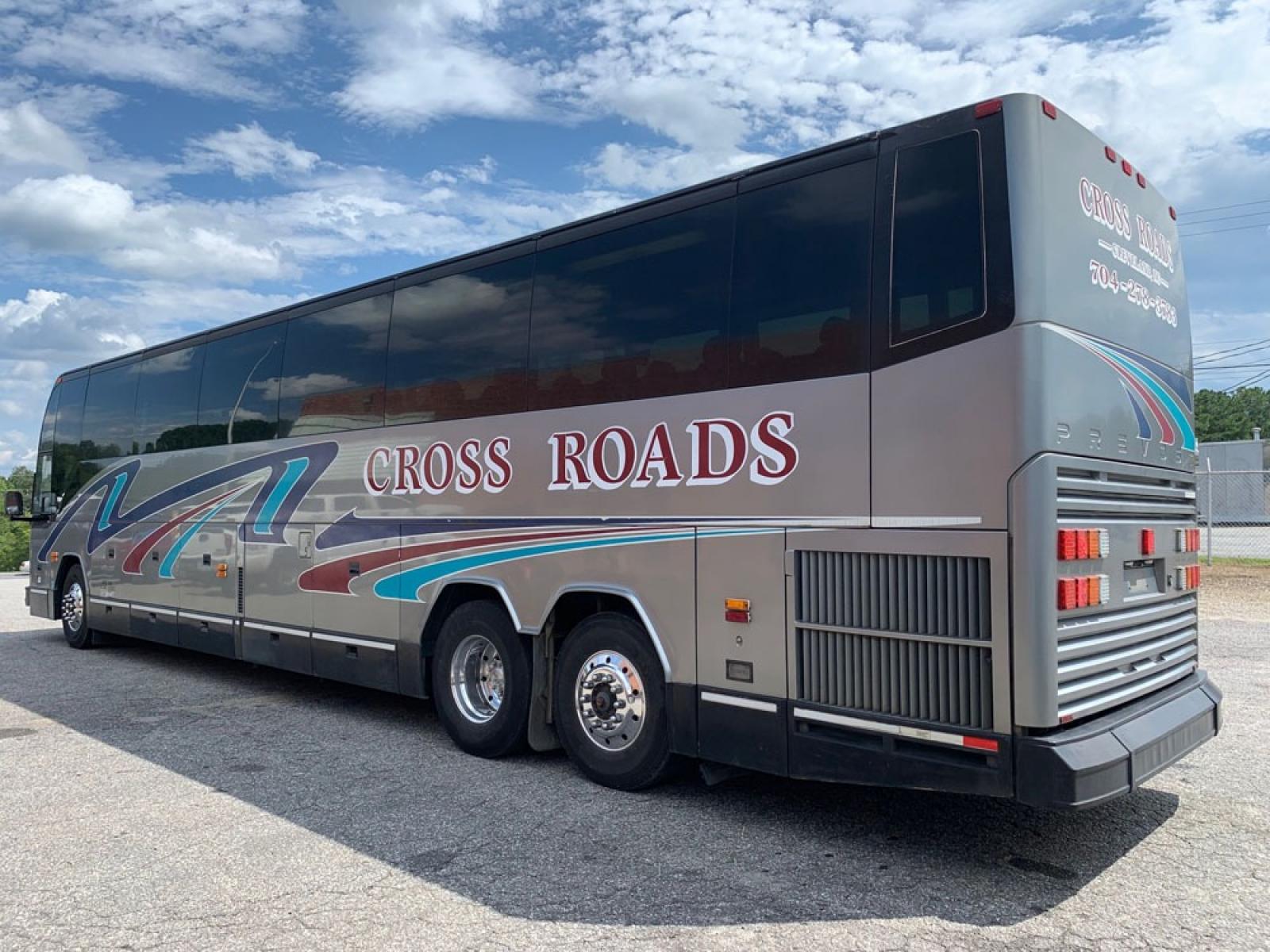 1998 Prevost HS-45 with an Detroit Diesel Series 60 engine, Allison transmission, 0.000000, 0.000000 - 1998 Prevost H3-45 - Series 60 Detroit Diesel - Allison Automatic Transmission - 45' - 56 Passengers -Enclosed Parcel Racks - 5 Flat Screens and DVD - Photo #3