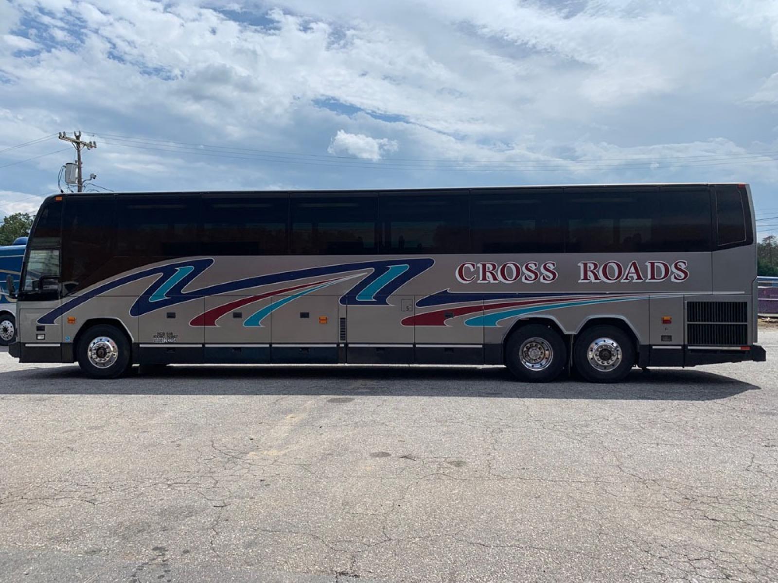 1998 Prevost HS-45 with an Detroit Diesel Series 60 engine, Allison transmission, 0.000000, 0.000000 - 1998 Prevost H3-45 - Series 60 Detroit Diesel - Allison Automatic Transmission - 45' - 56 Passengers -Enclosed Parcel Racks - 5 Flat Screens and DVD - Photo #4