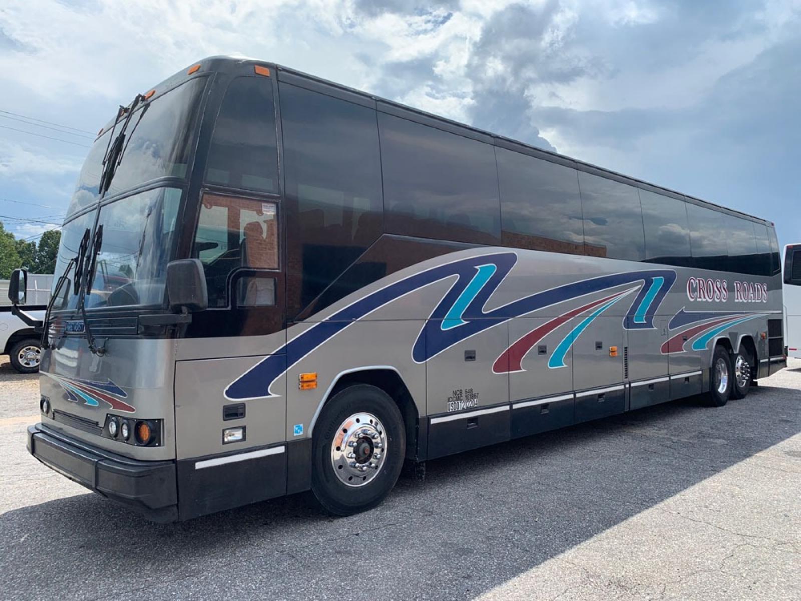 1998 Prevost HS-45 with an Detroit Diesel Series 60 engine, Allison transmission, 0.000000, 0.000000 - 1998 Prevost H3-45 - Series 60 Detroit Diesel - Allison Automatic Transmission - 45' - 56 Passengers -Enclosed Parcel Racks - 5 Flat Screens and DVD - Photo #5
