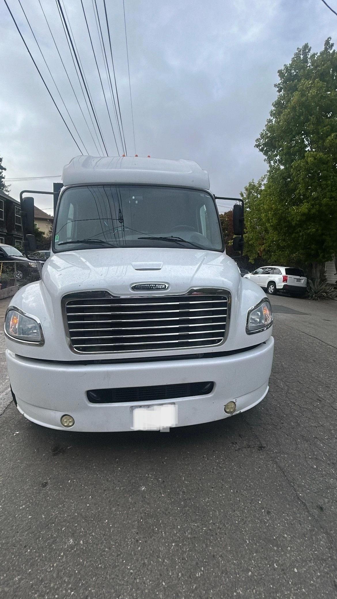 photo of 2015 Freightliner Newport Coach 