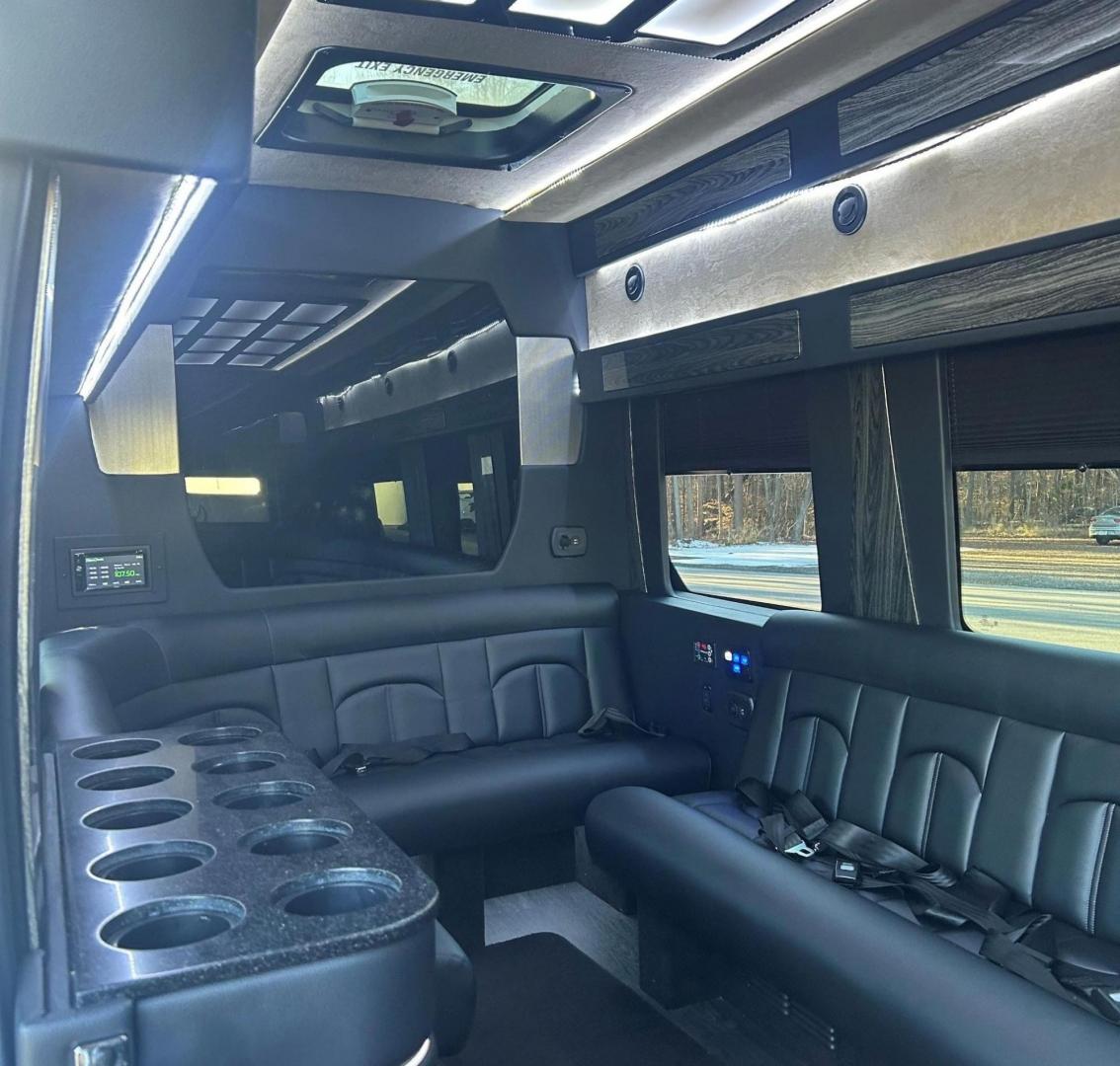 2020 Black /Black Ford Transit E350 with an V6 engine, Auto transmission, 0.000000, 0.000000 - Photo#4