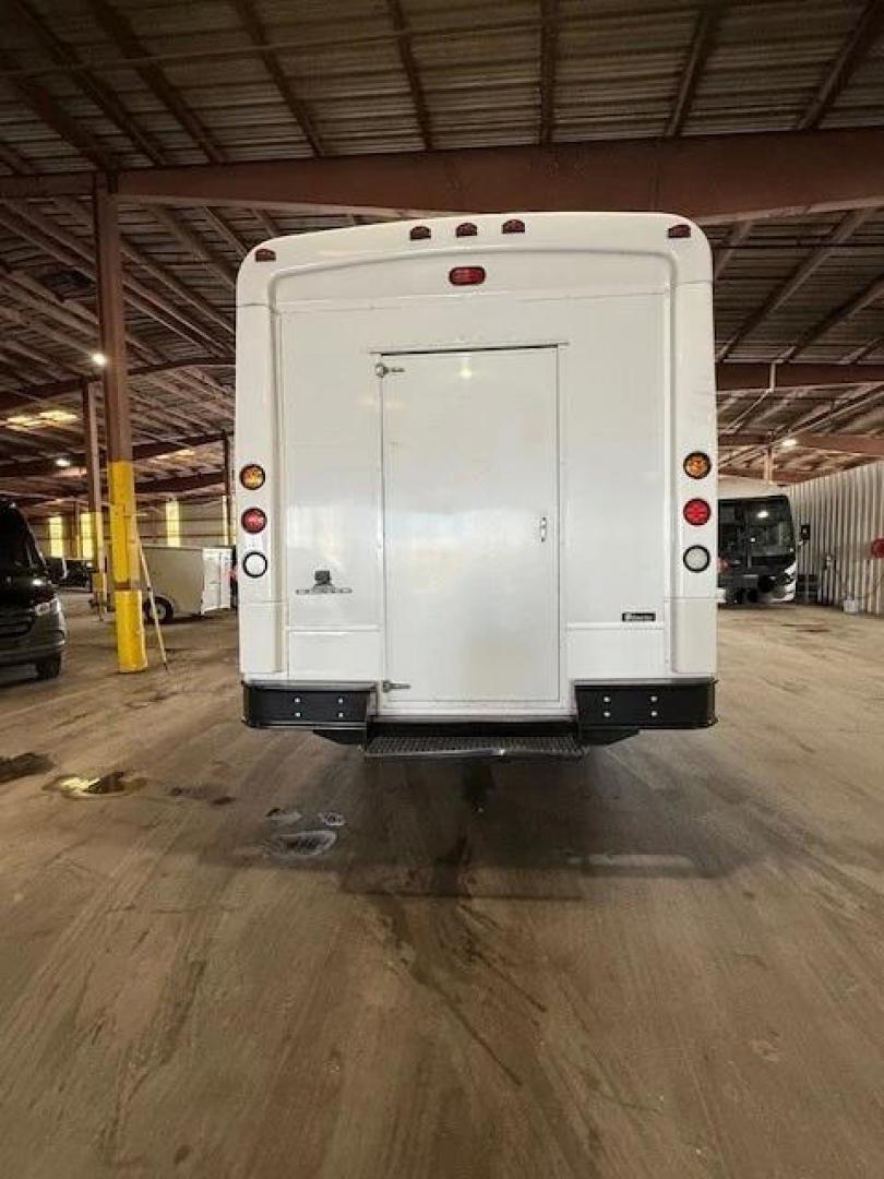 2012 White /Black Freightliner with an Cummins engine, Allison transmission, 0.000000, 0.000000 - 2012 Freightliner Executive Shuttle Glaval Bus 29 Passengers Highback Black Leatherette Seats with Armrests 192,000 miles 6.7L Cummins Diesel Engine Allison Transmission Rear Stereo Upgrade Blue Interiors Lights gray Rubber Flooring Overhead luggage Racks with TV Monitors Rear Luggage Front and Rear - Photo#1
