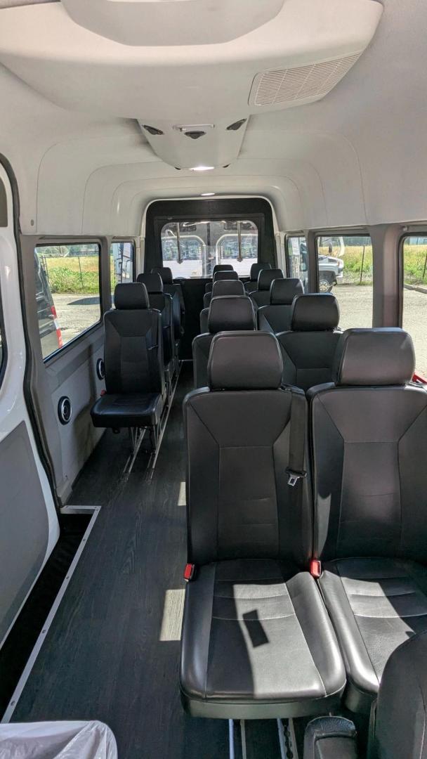 2016 Black /Black Mercedes-Benz Sprinter 3500 with an Diesel engine, Auto transmission, 0.000000, 0.000000 - Photo#4