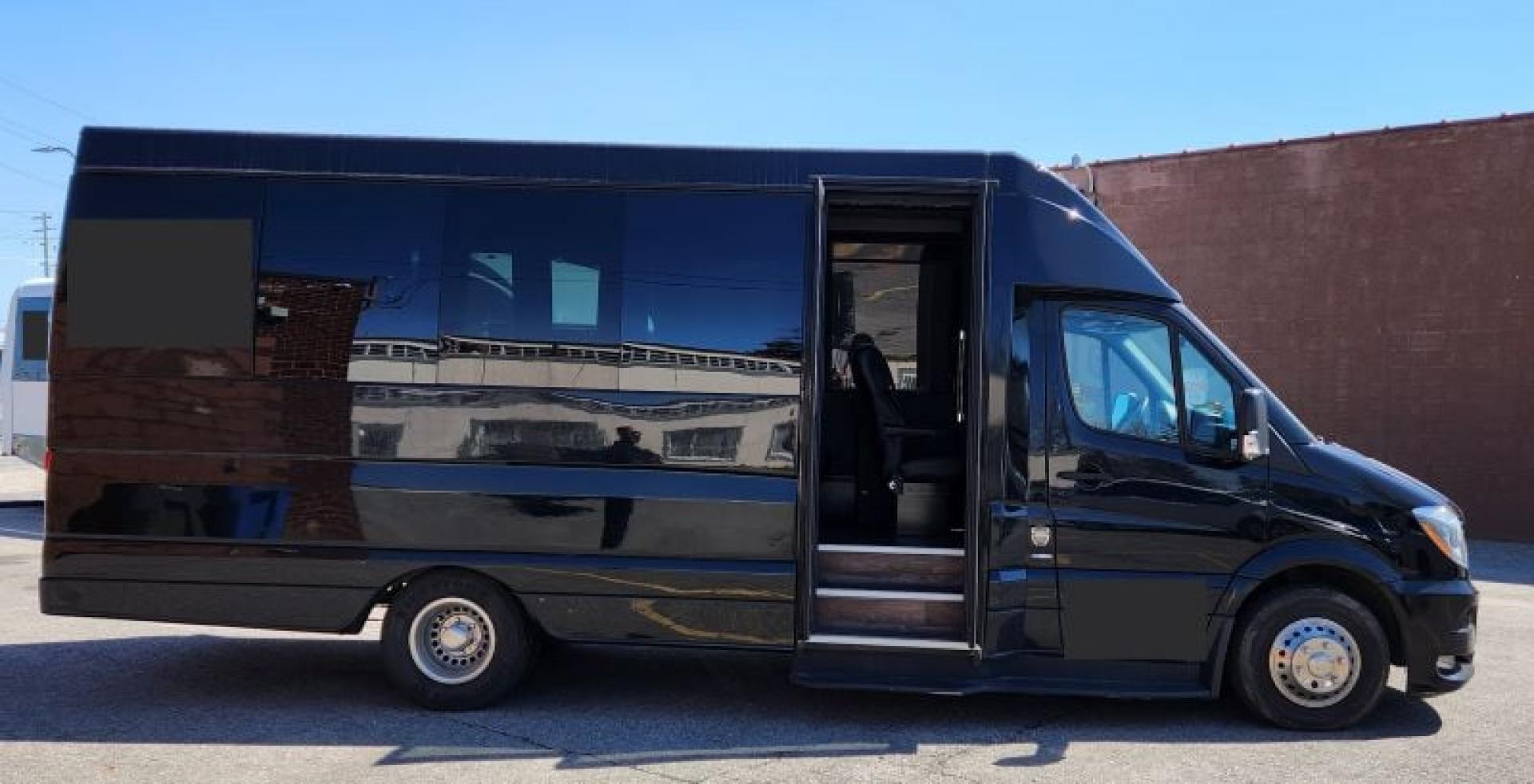 2017 Black /Black Mercedes-Benz Sprinter 3500 with an Diesel engine, Auto transmission, 0.000000, 0.000000 - Photo#3