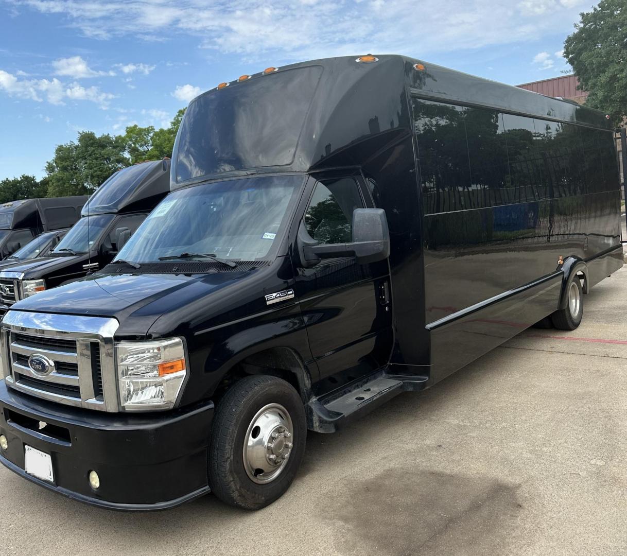 2017 Black /Black Ford E450 with an Gas engine, Auto transmission, 0.000000, 0.000000 - 2017 FORD E450 TIFFANY COACHWORKS EXECUTIVE SHUTTLE 194,000 MILES BLACK EXECUTIVE SEATS AISLE ARMREST LAP BELTS RECLINER SEATS WOOD LOOK FLOORING WINDOW SHADES OVERHEAD RACKS REAR LUGGAGE 23 REAR PASS PLUS DRIVER AND COPLIT (25) TOTAL V-10 GAS AND MUCH MORE! LOCATED IN TEXAS - Photo#0