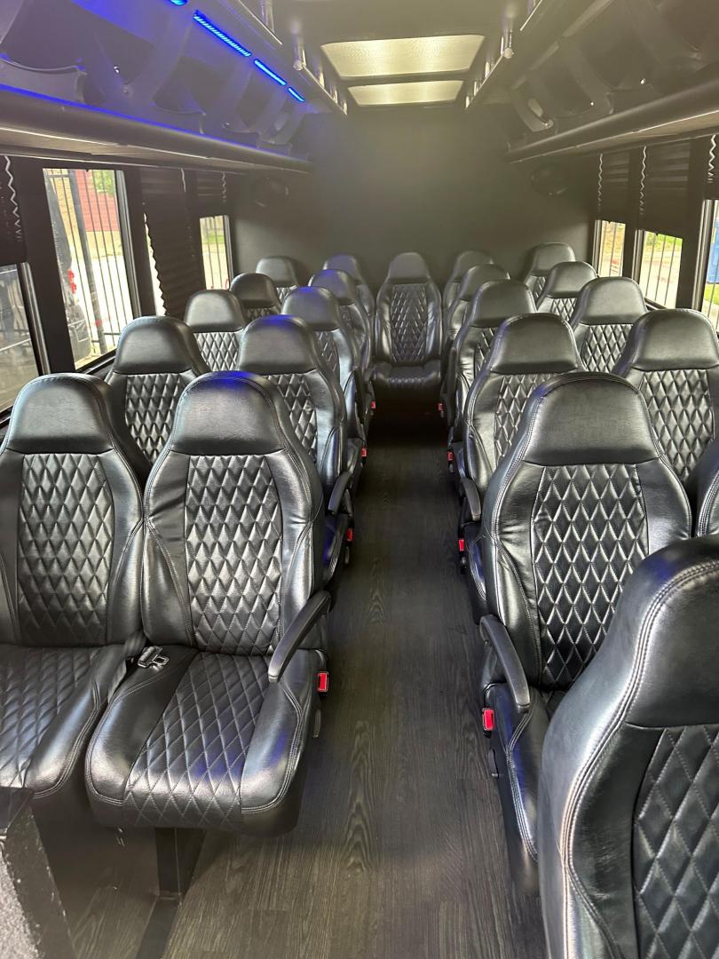 2017 Black /Black Ford E450 with an Gas engine, Auto transmission, 0.000000, 0.000000 - 2017 FORD E450 TIFFANY COACHWORKS EXECUTIVE SHUTTLE 194,000 MILES BLACK EXECUTIVE SEATS AISLE ARMREST LAP BELTS RECLINER SEATS WOOD LOOK FLOORING WINDOW SHADES OVERHEAD RACKS REAR LUGGAGE 23 REAR PASS PLUS DRIVER AND COPLIT (25) TOTAL V-10 GAS AND MUCH MORE! LOCATED IN TEXAS - Photo#3