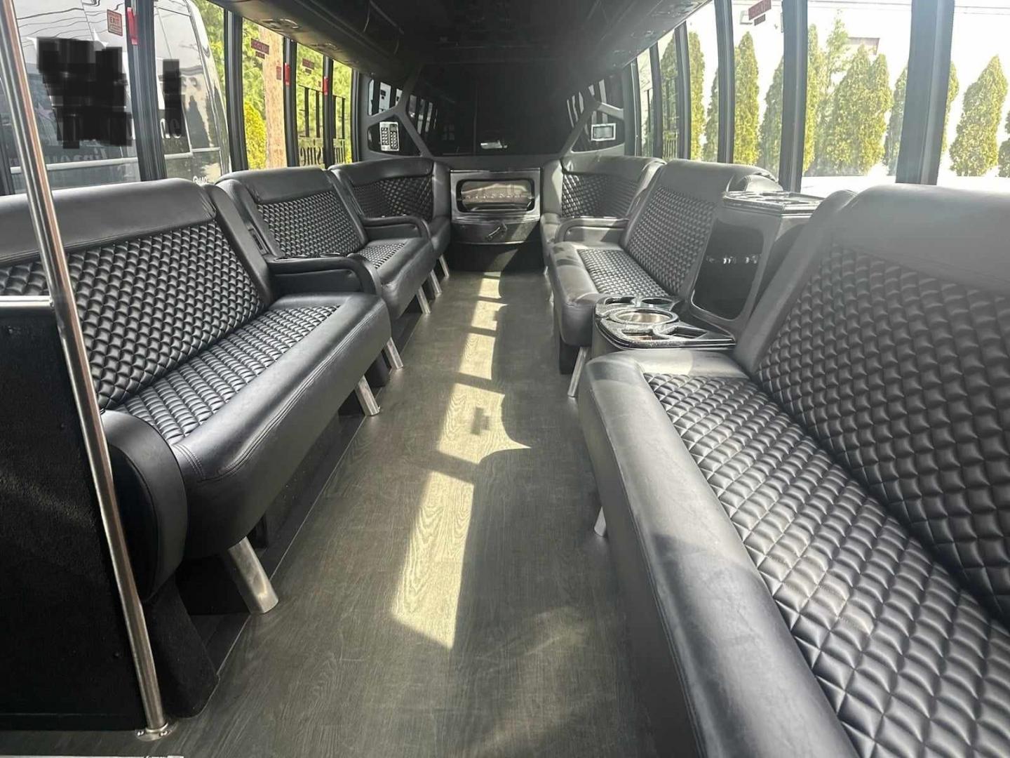 2016 White /Black Ford F550 with an Diesel engine, Auto transmission, 0.000000, 0.000000 - WELL MAINTAINED - ONE OWNER 2016 GRECH F550 GM33 MILEAGE - 151475 DIESEL WHITE / BLACK NEW DIAMOND STITCHED SEATS NEW TURBO NEW DEF NEW WATER PUMP NEW EXHAUST NEW FRONT TIRES LIMO STYLE SEATS AND BAR ULTRA RIDE AIR SYSTEM FRAMELESS COACH WINDOWS PREMIUM SOUND SYSTEM WOOD LOOK FLOORING LED INTERIOR L - Photo#4