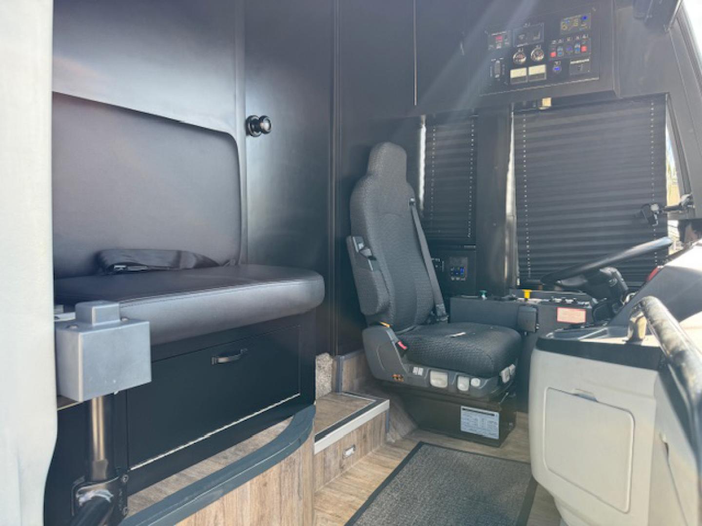 2023 Black /Tan TEMSA TS-30 with an Diesel engine, Allison transmission, 0.000000, 0.000000 - Photo#8