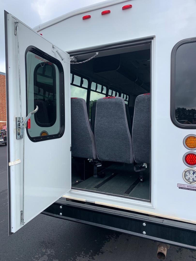 2010 White /Red/Gray Ford E450 with an V10 engine, Auto transmission, 0.000000, 0.000000 - 2010 Ford E-450 – Goshen Coach - 25 Passengers + Driver - 6.8L V10 Engine – Automatic - High Back Reclining Seats – Seat Belts -Electric Entrance Doors – Overhead Storage – Reading Lights – Front/Rear AC – Stainless Wheel Simulators - Photo#13