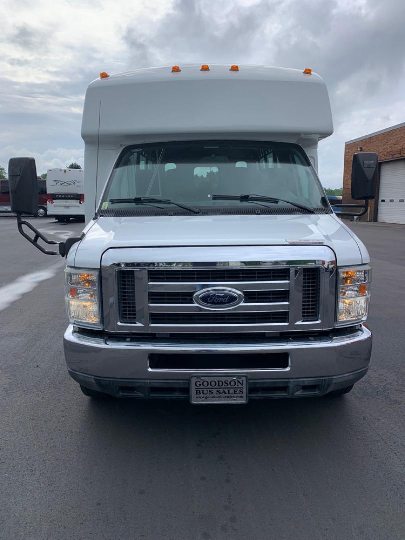 2010 White /Red/Gray Ford E450 with an V10 engine, Auto transmission, 0.000000, 0.000000 - 2010 Ford E-450 – Goshen Coach - 25 Passengers + Driver - 6.8L V10 Engine – Automatic - High Back Reclining Seats – Seat Belts -Electric Entrance Doors – Overhead Storage – Reading Lights – Front/Rear AC – Stainless Wheel Simulators - Photo#11