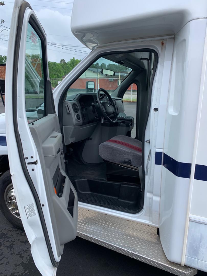 2010 White /Red/Gray Ford E450 with an V10 engine, Auto transmission, 0.000000, 0.000000 - 2010 Ford E-450 – Goshen Coach - 25 Passengers + Driver - 6.8L V10 Engine – Automatic - High Back Reclining Seats – Seat Belts -Electric Entrance Doors – Overhead Storage – Reading Lights – Front/Rear AC – Stainless Wheel Simulators - Photo#14