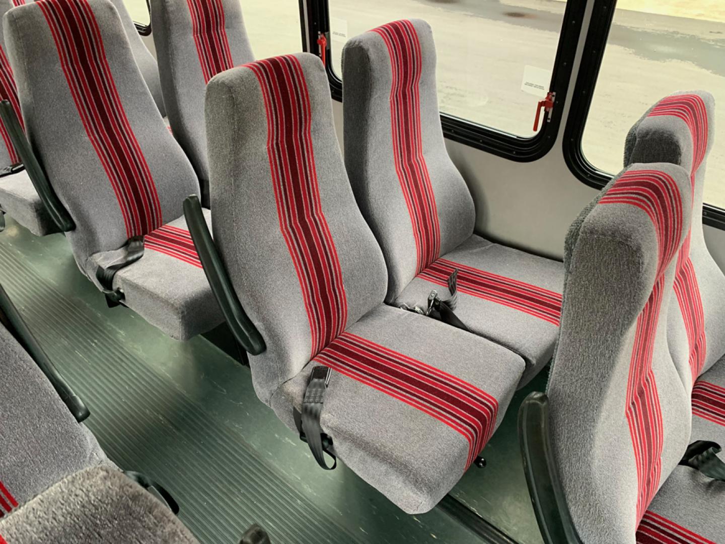 2010 White /Red/Gray Ford E450 with an V10 engine, Auto transmission, 0.000000, 0.000000 - 2010 Ford E-450 – Goshen Coach - 25 Passengers + Driver - 6.8L V10 Engine – Automatic - High Back Reclining Seats – Seat Belts -Electric Entrance Doors – Overhead Storage – Reading Lights – Front/Rear AC – Stainless Wheel Simulators - Photo#8