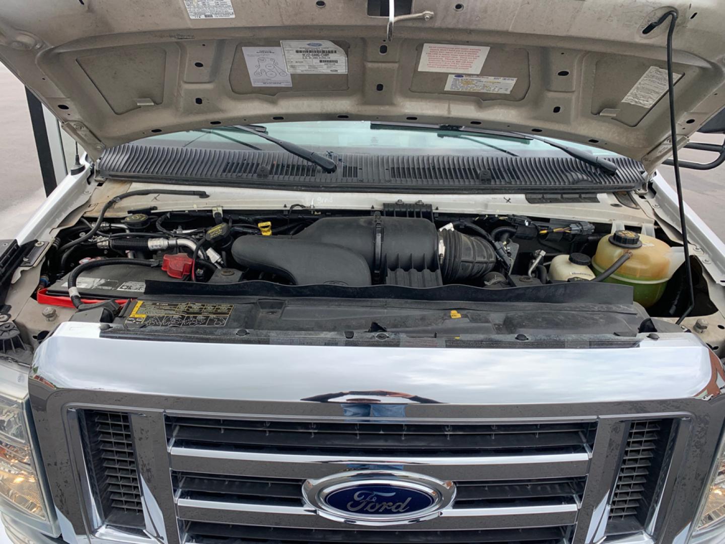 2010 White /Red/Gray Ford E450 with an V10 engine, Auto transmission, 0.000000, 0.000000 - 2010 Ford E-450 – Goshen Coach - 25 Passengers + Driver - 6.8L V10 Engine – Automatic - High Back Reclining Seats – Seat Belts -Electric Entrance Doors – Overhead Storage – Reading Lights – Front/Rear AC – Stainless Wheel Simulators - Photo#10