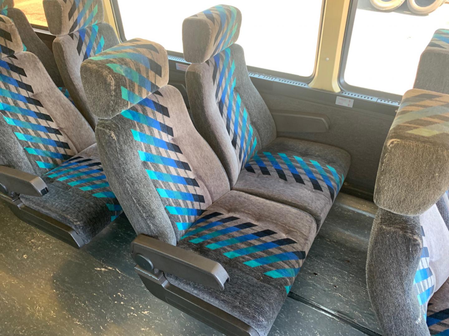 1986 White /Gray/Blue Eagle 15 Series with an Series 69 Detroit Diesel engine, Allison transmission, 0.000000, 0.000000 - 1996 EAGLE 15 Series 40’- 60 Detroit Diesel Engine, - Allison Automatic Transmission - 46 Passengers - Electric Wipers - Electric Mirrors - Alloy Wheels - 4 Monitors & DVD - Enclosed Overhead Racks – Restroom - 2 Owner Coach - Photo#10