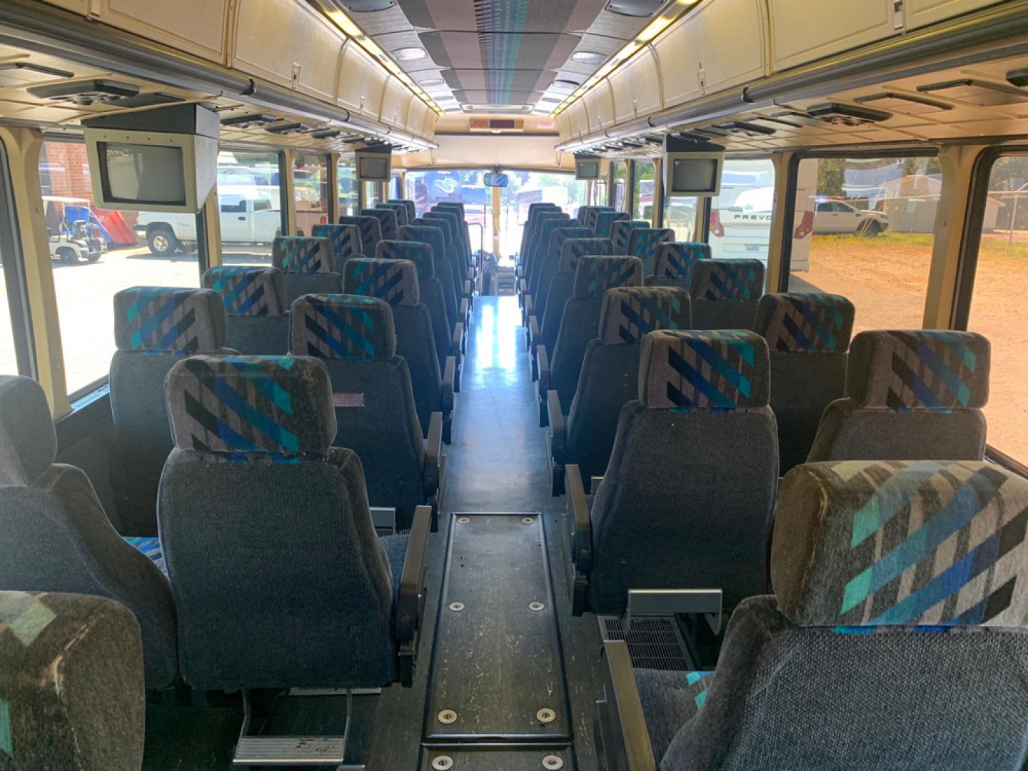 1986 White /Gray/Blue Eagle 15 Series with an Series 69 Detroit Diesel engine, Allison transmission, 0.000000, 0.000000 - 1996 EAGLE 15 Series 40’- 60 Detroit Diesel Engine, - Allison Automatic Transmission - 46 Passengers - Electric Wipers - Electric Mirrors - Alloy Wheels - 4 Monitors & DVD - Enclosed Overhead Racks – Restroom - 2 Owner Coach - Photo#9