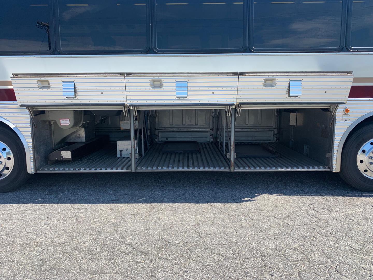 1986 White /Gray/Blue Eagle 15 Series with an Series 69 Detroit Diesel engine, Allison transmission, 0.000000, 0.000000 - 1996 EAGLE 15 Series 40’- 60 Detroit Diesel Engine, - Allison Automatic Transmission - 46 Passengers - Electric Wipers - Electric Mirrors - Alloy Wheels - 4 Monitors & DVD - Enclosed Overhead Racks – Restroom - 2 Owner Coach - Photo#11