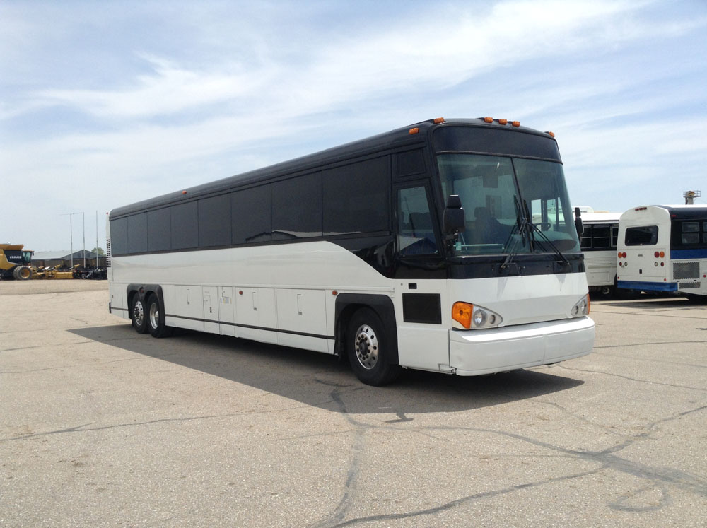 photo of 2000 MCI 102-DL3 