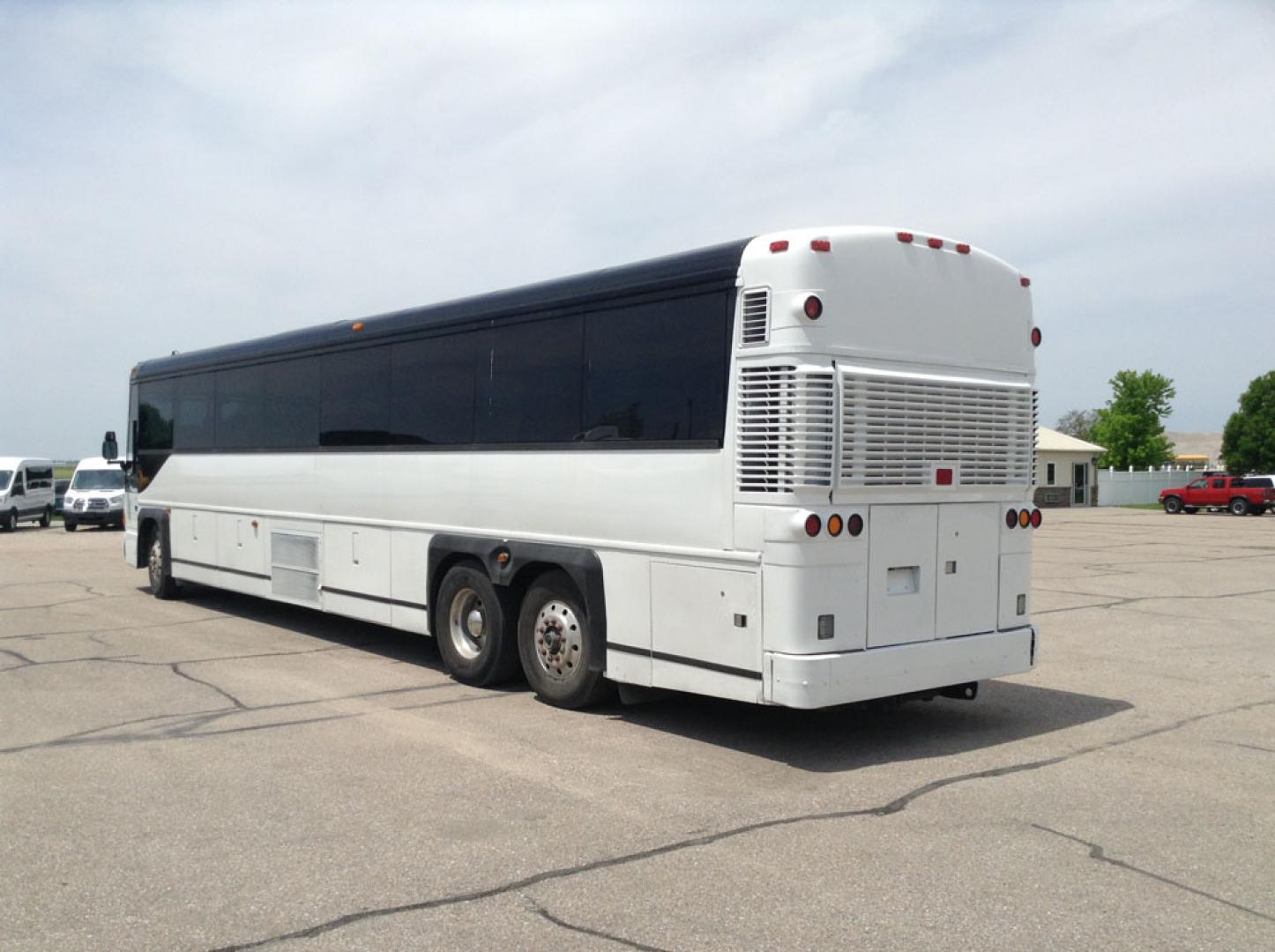 2000 White /Blue MCI 102-DL3 with an Series 60 Detroit Diesel engine, Allison transmission, 0.000000, 0.000000 - 2000 MCI 102-DL3 - Series 60 Diesel Engine - Allison Auto Trans. - 45' - 55 Passengers - Flat Screens and DVD - Aluminum Wheels - Enclosed parcel racks – Restroom - New Paint - New Interior - Photo#2