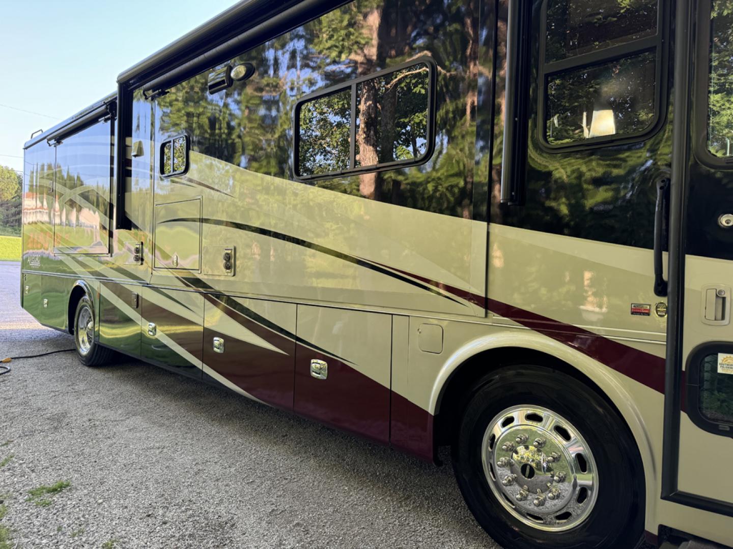 2014 /Tan Allegro Red 38 QRA with an Cummins 6.7 engine, Allison transmission, 0.000000, 0.000000 - 2014 Allegro Red 38 QRA – Cummins 6.7L Diesel Engine – Allison Automatic Transmission – 2 Roof A/C Units – 8KW Onan Generator – Aluminum Wheels – 4 Slides – Front Lounge – Kitchen – 2 Restrooms w/shower – Rear Bedroom – Garage Kept - Photo#1