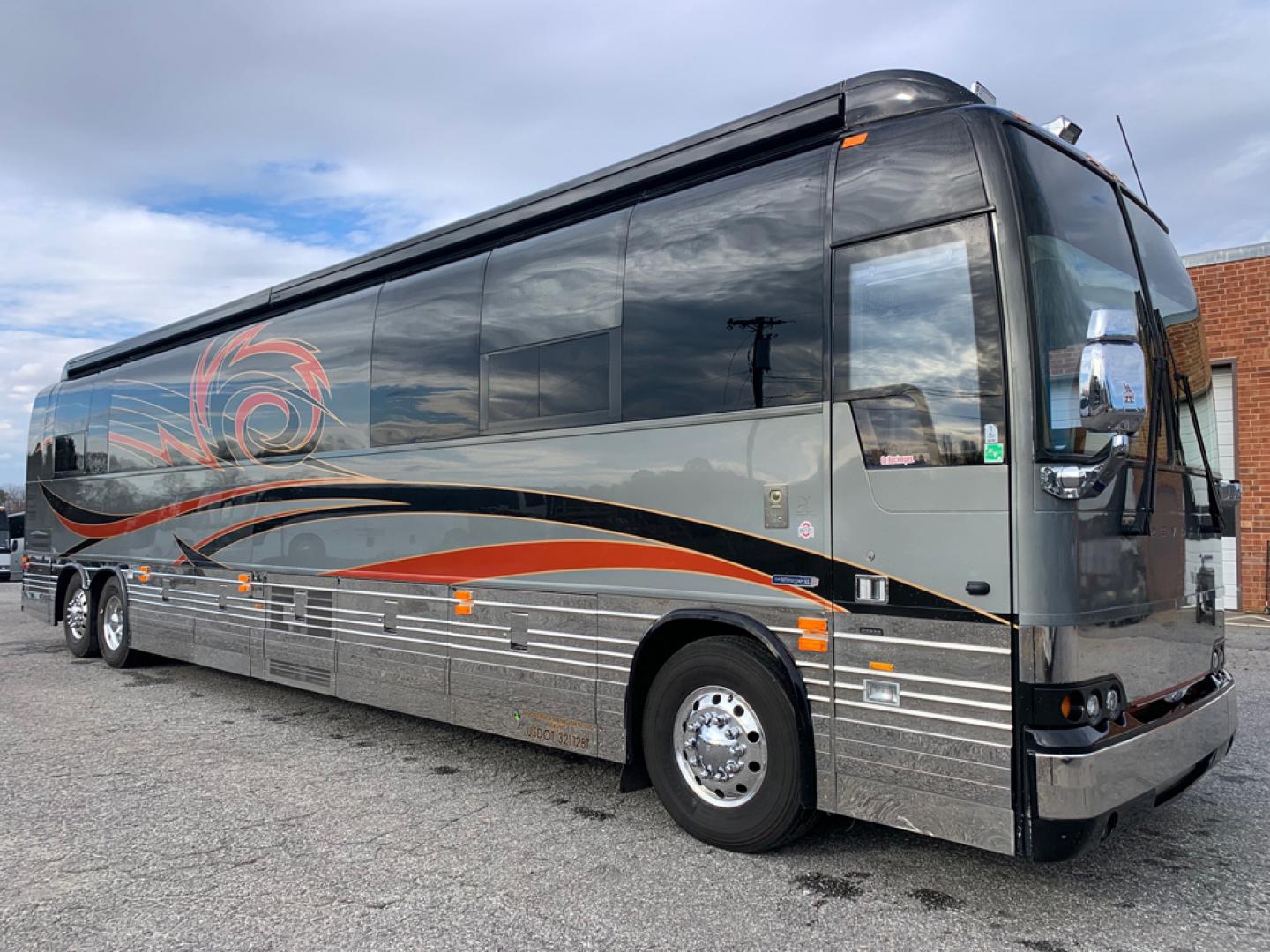 2007 Prevost XLII with an Series 60 Detroit Diesel engine, Allison transmission, 0.000000, 0.000000 - Photo#0