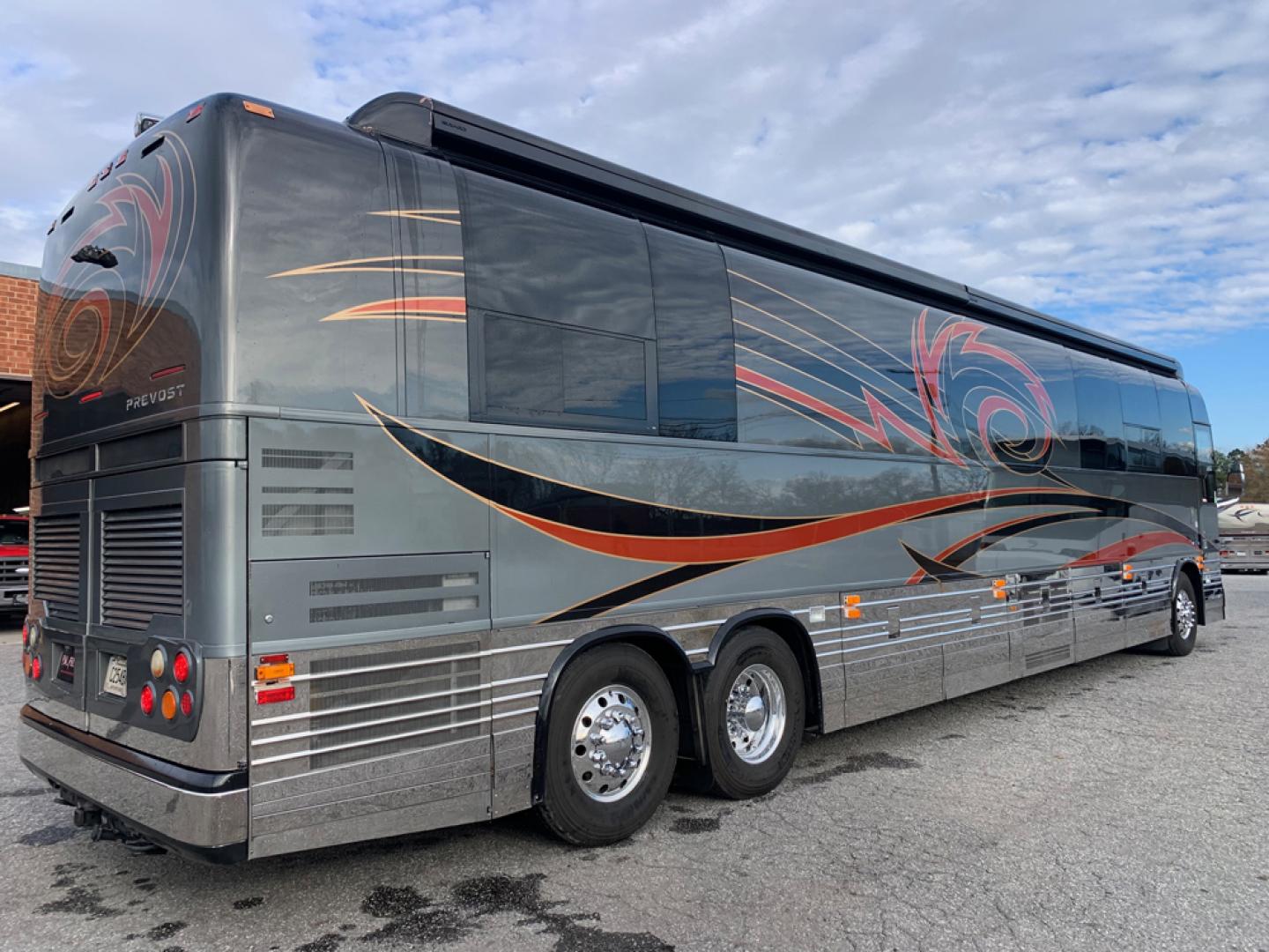 2007 Prevost XLII with an Series 60 Detroit Diesel engine, Allison transmission, 0.000000, 0.000000 - Photo#3