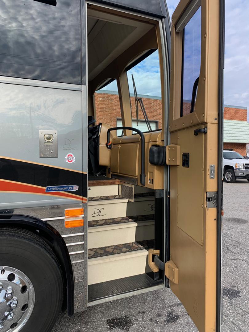 2007 Prevost XLII with an Series 60 Detroit Diesel engine, Allison transmission, 0.000000, 0.000000 - Photo#9